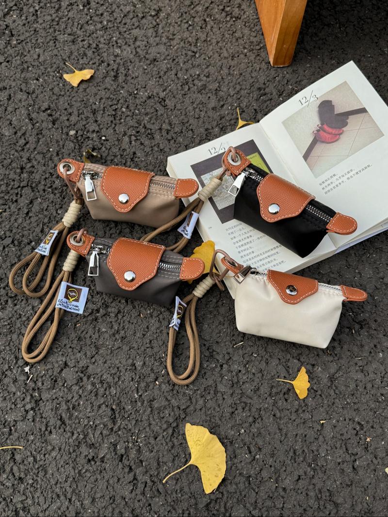 Leather Keychain, Decorative Earphone Pendant Accessory, Perfect for Keys, Valentine's Day Gift, Cartoon Theme Design, Ideal for Bags and Backpacks