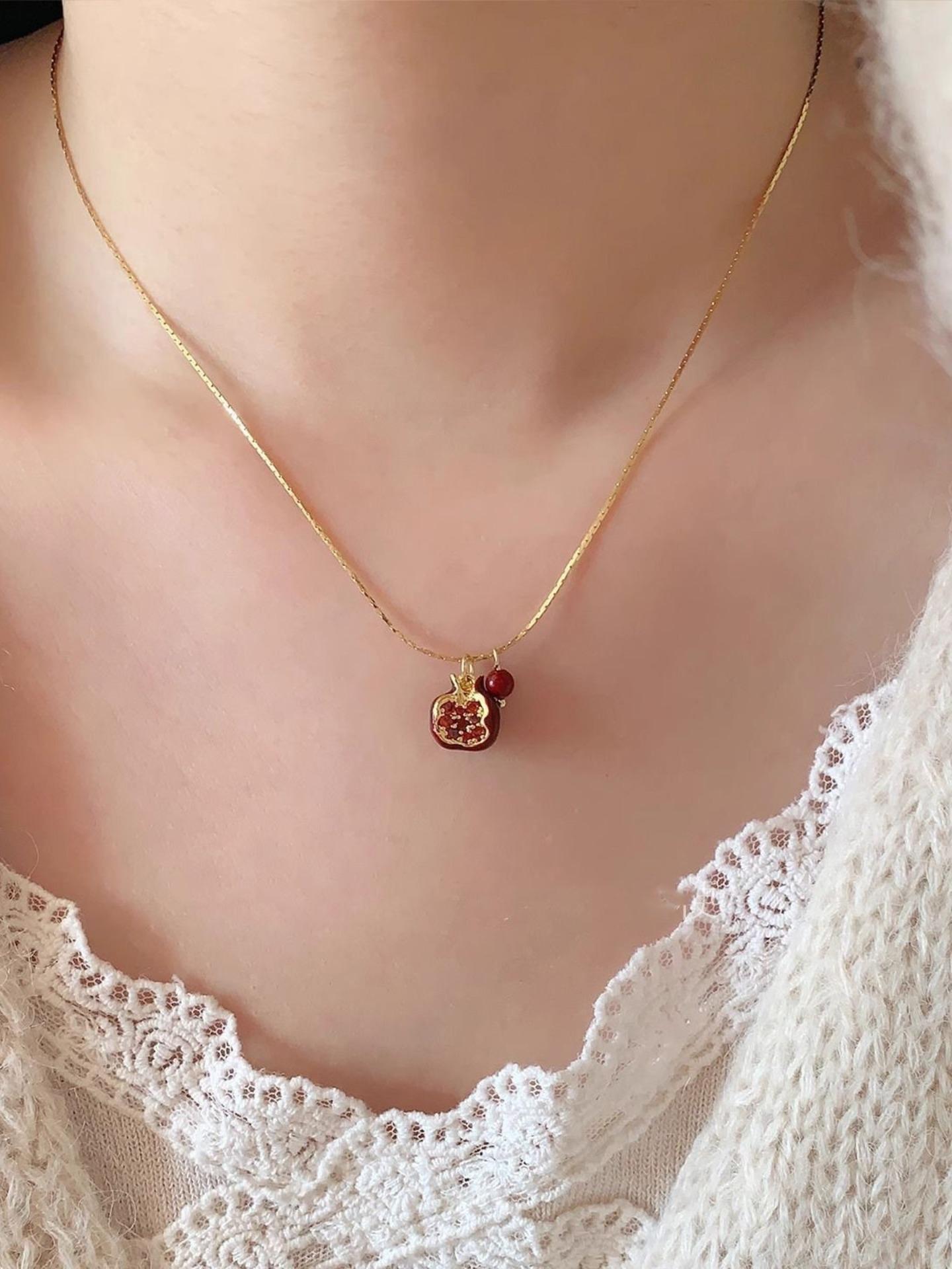 Vintage Style Pomegranate Pendant Necklace, Fashion Elegant Clavicle Chain, Party Jewelry, Daily Wear, Birthday Gift, Stylish Versatile Jewellery, Dainty Boho Necklace, Jewelry Design