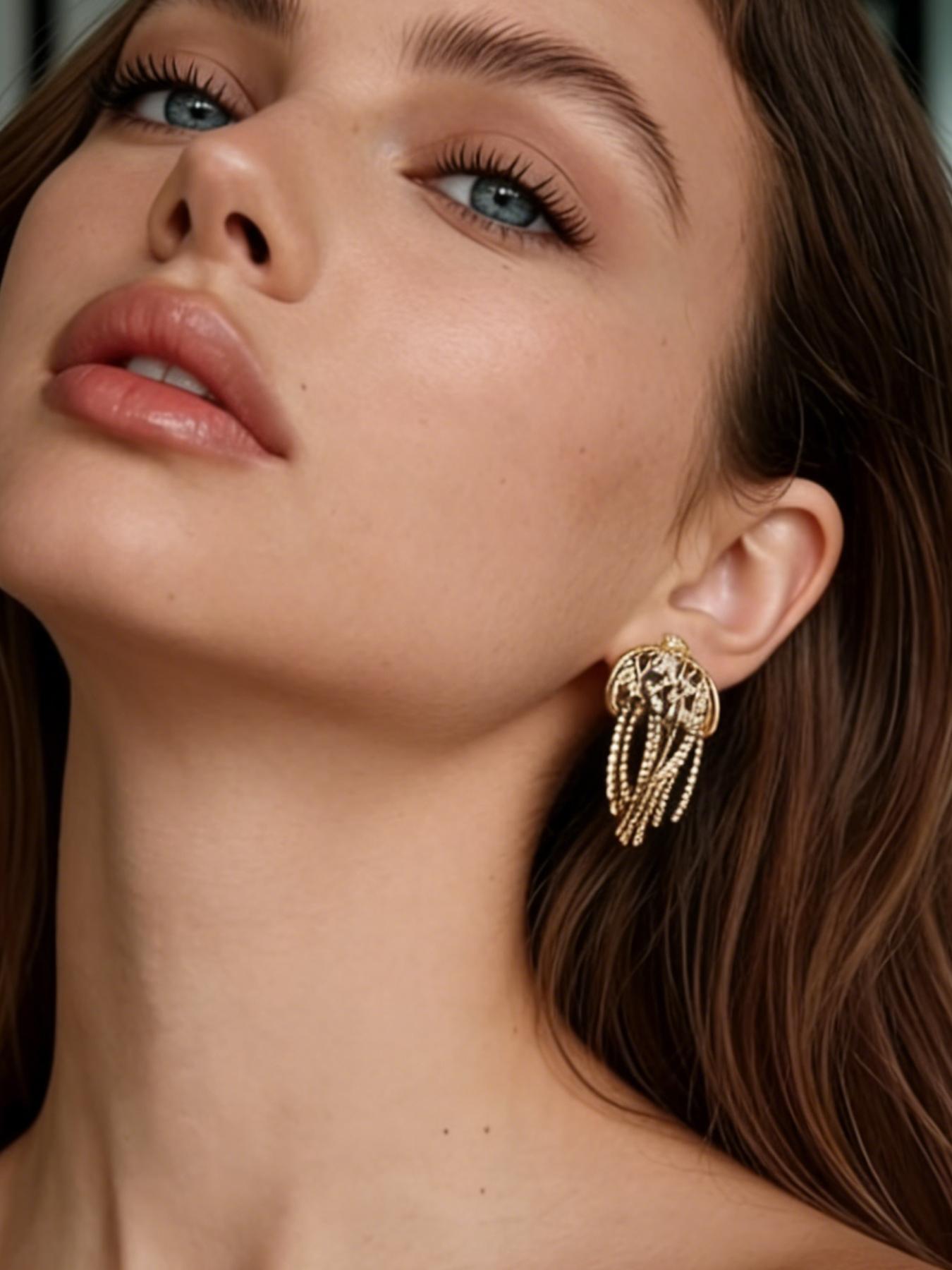 1 pair of retro light luxury line tassel studded diamond earrings, suitable for daily commuting, vacation and dating, and also a surprising exquisite small gift.