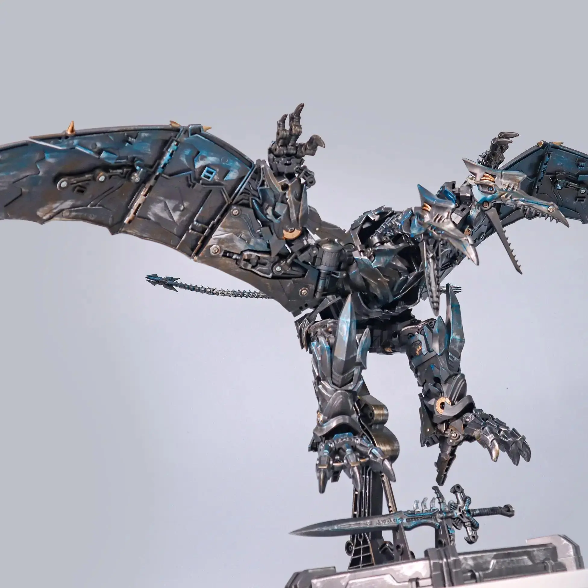 IN STOCK BAIWEI Transformation TW-1104 TW1104 Strafe Robot Swoop Action Figure 27CM