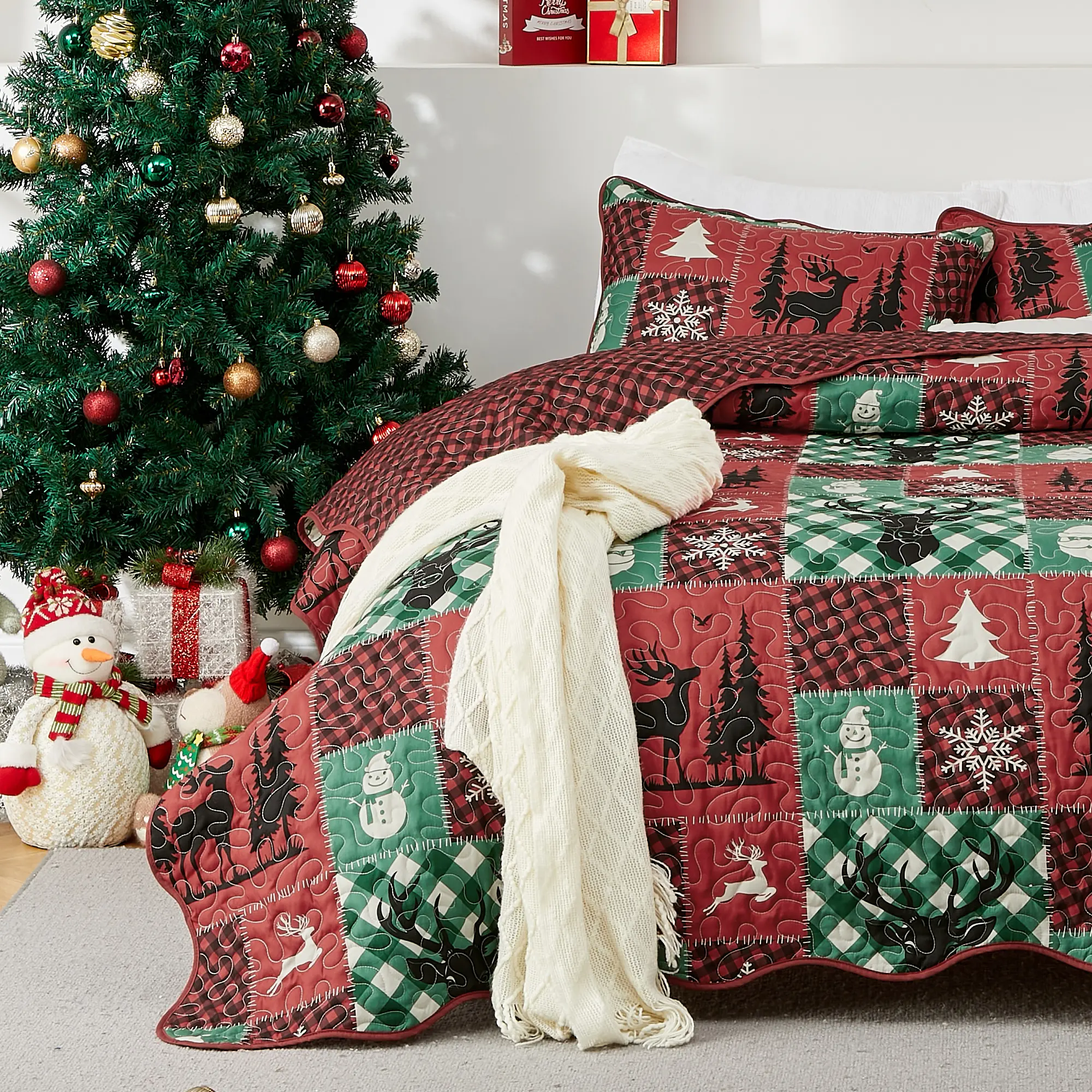 GARVEE Christmas 3-Piece King Size Patchwork Quilt Bedding Set with 2 Pillowcases Red Green 106x96in Quilt 20x36in Pillowcases