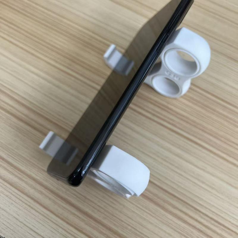 The innovative multi-functional ergonomic phone holder accessory integrates an all-in-one stand, which can be used together and is suitable for various scenarios as a phone holder.