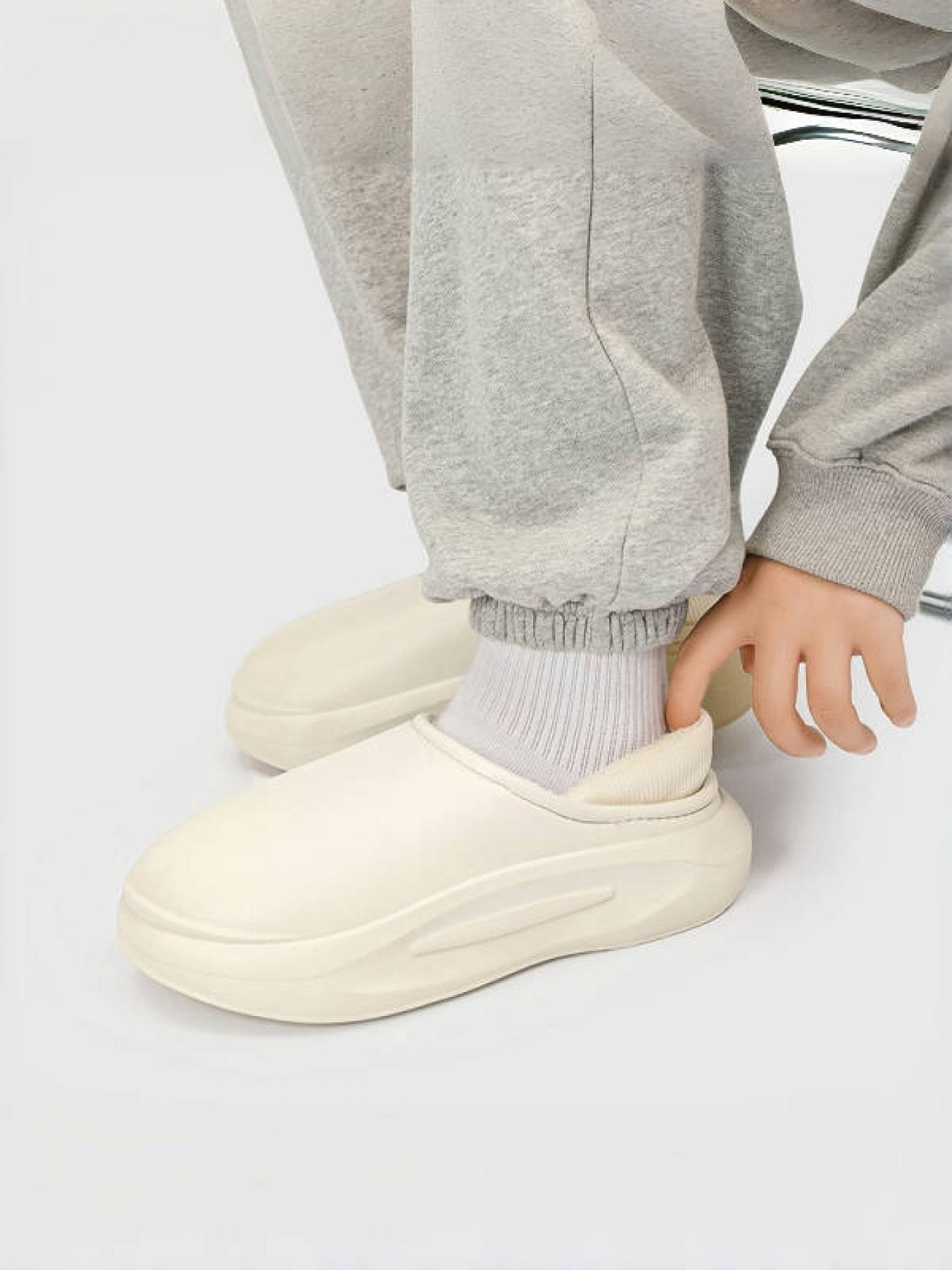 Men's Black Warm & Waterproof Slippers, Minimalist Home Style, Waterproof Leather with Fleece Lining, Warm & Non - Slip, Comfortable on Feet, Ideal for Home Daily & Bathroom Scenarios