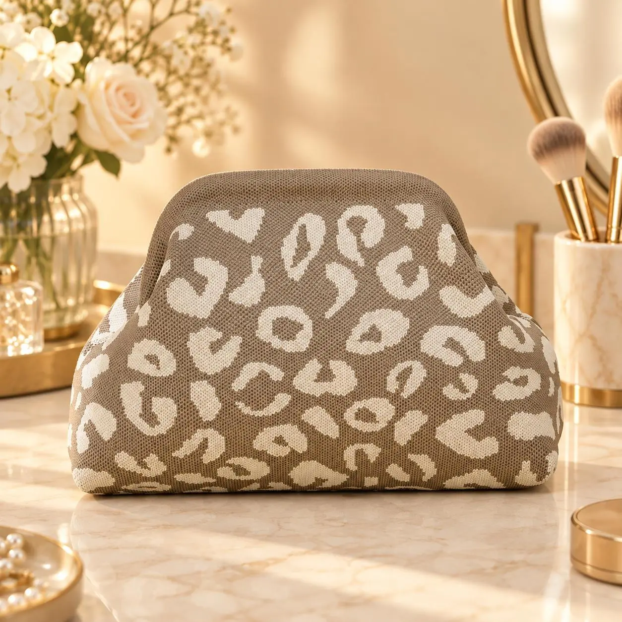 White Houndstooth Makeup Bag for Women, Wide Opening Clasp Frame Cosmetic Pouch, Cute Large Capacity Travel Makeup Organizer, Portable Toiletry Bag for Makeup Brushes, Lipstick, Skincare Essentials, Vanity Storage, Everyday Use, Gift for Her