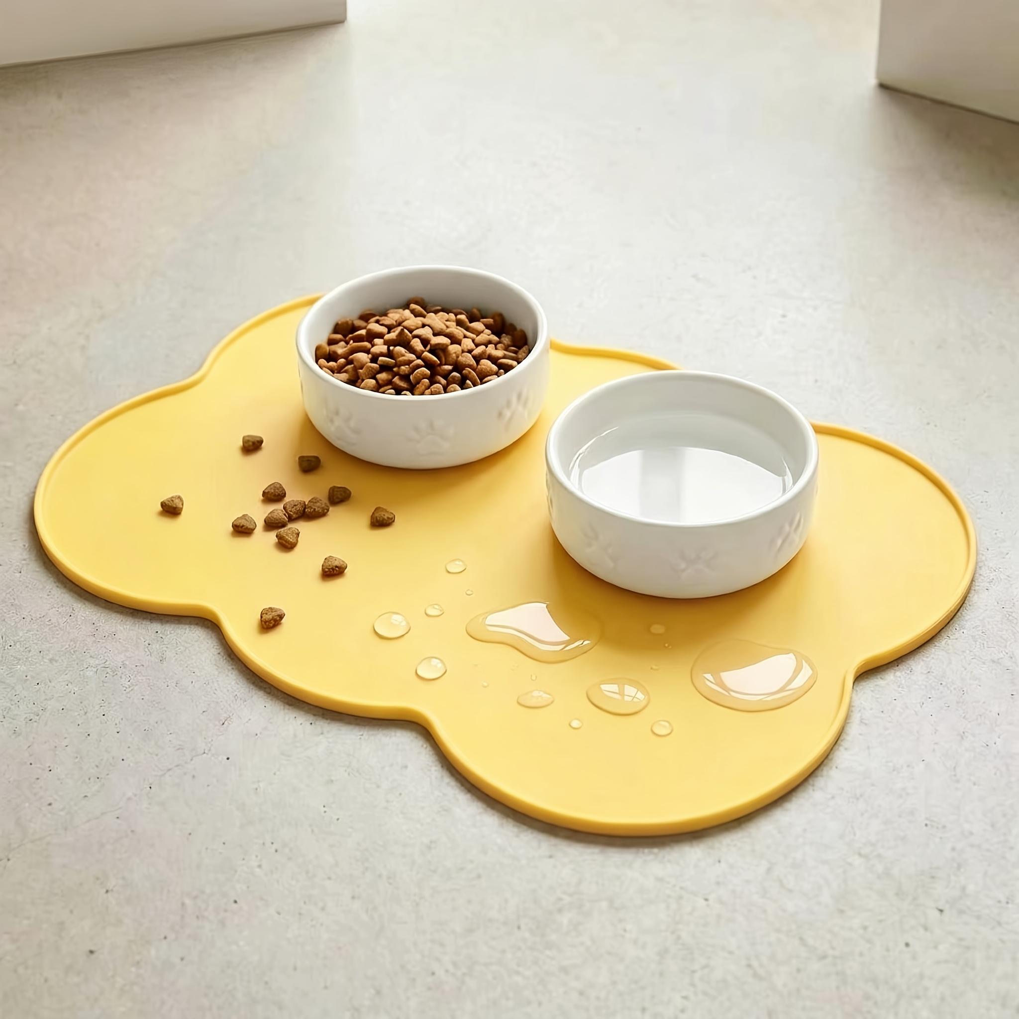 Silicone pet feeding mat, leak-proof and non-slip feeding mat for dogs and cats, oval-shaped bowl mat