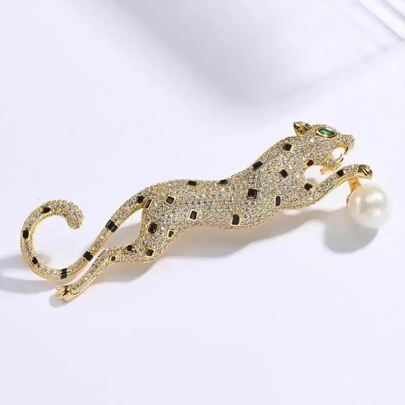 European And American Luxury Elegant Leopard Animal Brooch  Fashion Women Imitation Pearl Jewelry Unisex Crystal Corsage