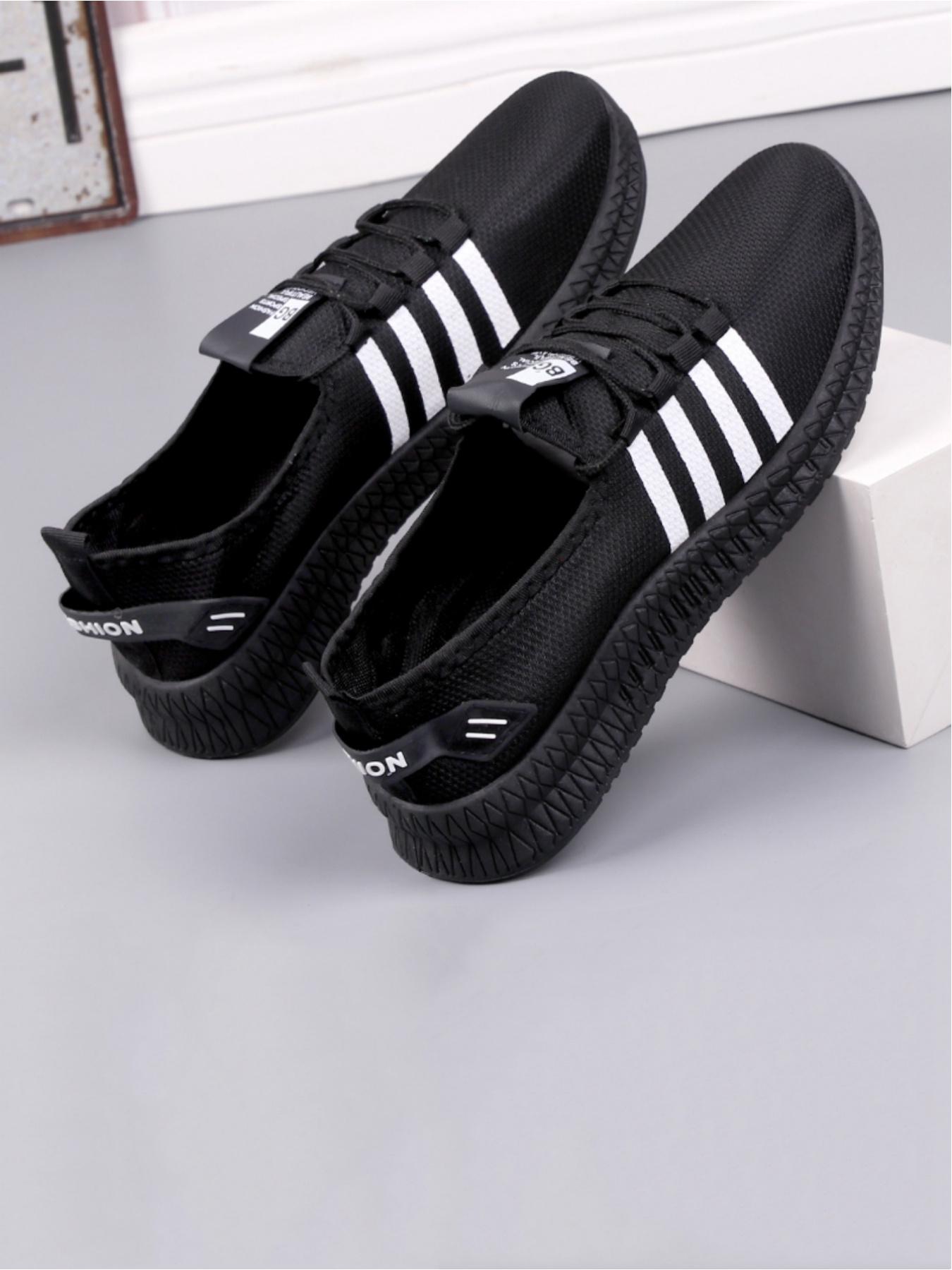 Men's casual sports shoes, lightweight wrapped in breathable material, classic striped contrasting design simple and fashionable, versatile color matching for daily use, styles that fit the foot shape, preferred for daily commuting and campus wear