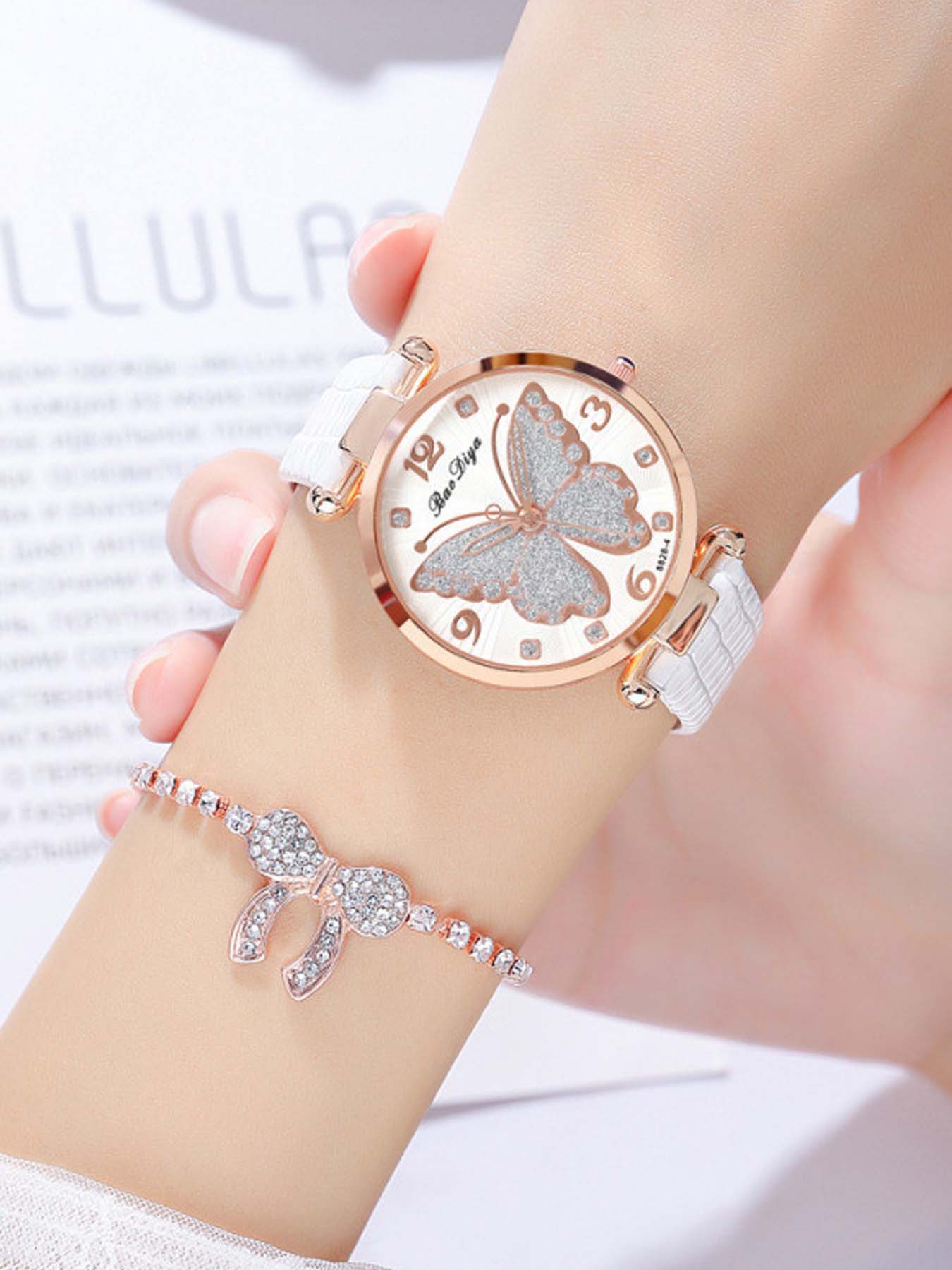 2-piece/Set Fashionable Minimalist Ultra-Thin Women's Butterfly Silver Powder Quartz Watch Leisure Leather Pin Buckle Watch Set