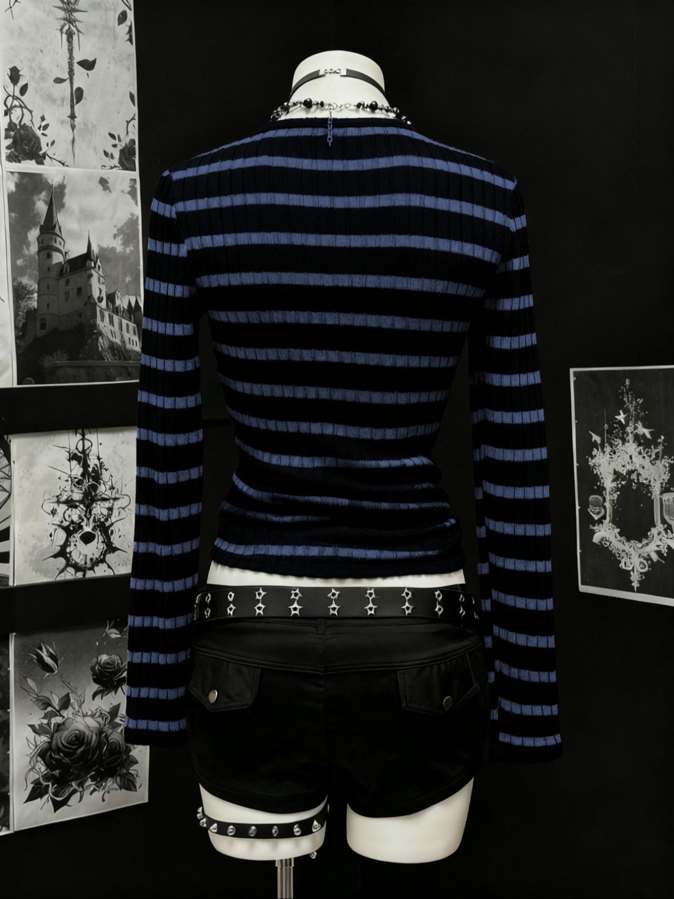 Women's long sleeved and short sleeved T-shirt Casual Gothic style black gray striped V-neck slim fitted knit top, with a close fitting knit material that looks slim and creates a niche Gothic atmosphere.