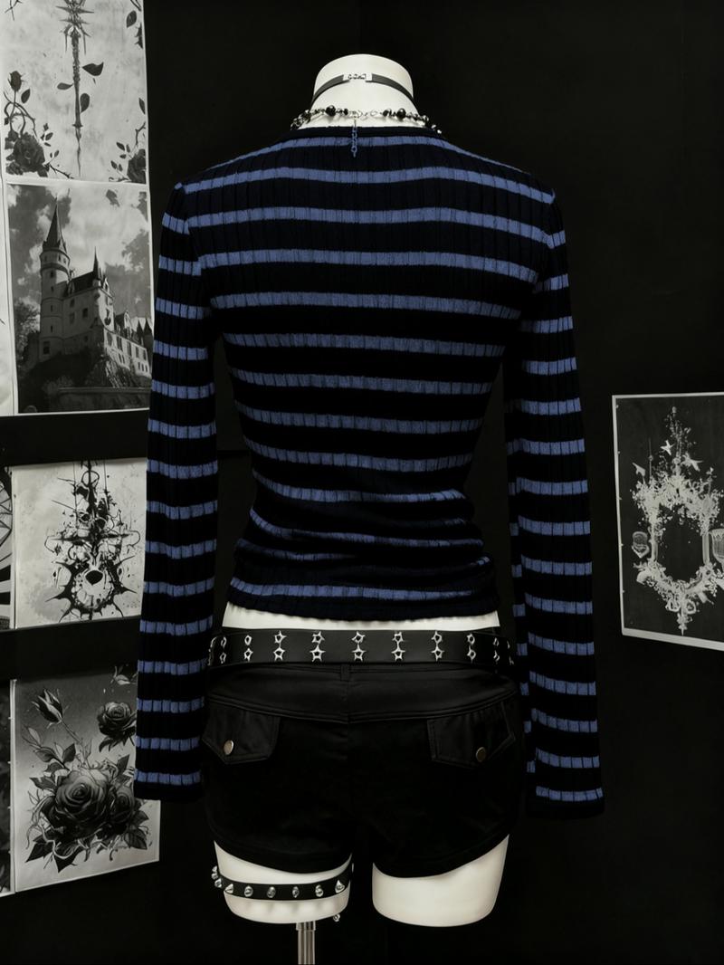 Women's long sleeved and short sleeved T-shirt Gothic style black gray striped V-neck slim knit top, with a close fitting knit material that looks slim and creates a niche Gothic atmosphere.