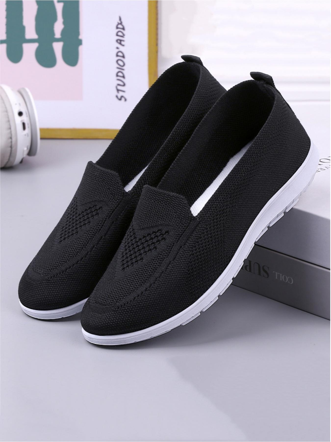 Ladies' casual sports shoes, made of mesh material for comfortable wrapping and lightweight fit, with a simple design of the sole. Available in multiple colors for daily use, ideal for commuting to campus, and a practical gift for girlfriends' birthdays