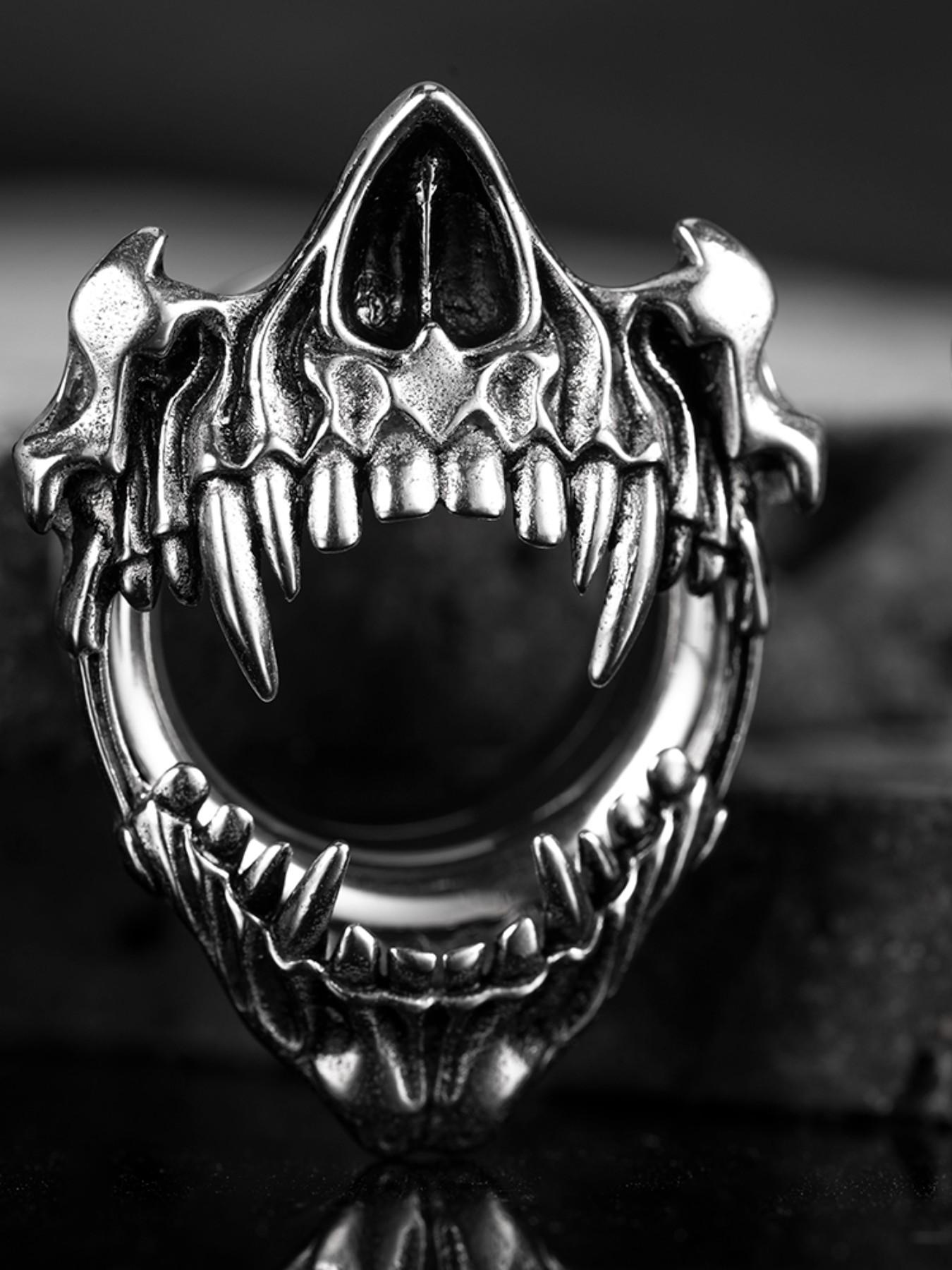 vanku 2pcs Gothic Skull Ear Tunnels, 316 Stainless Steel Halloween Punk Piercing Gauges, Casual Style for All Seasons, Plain Design