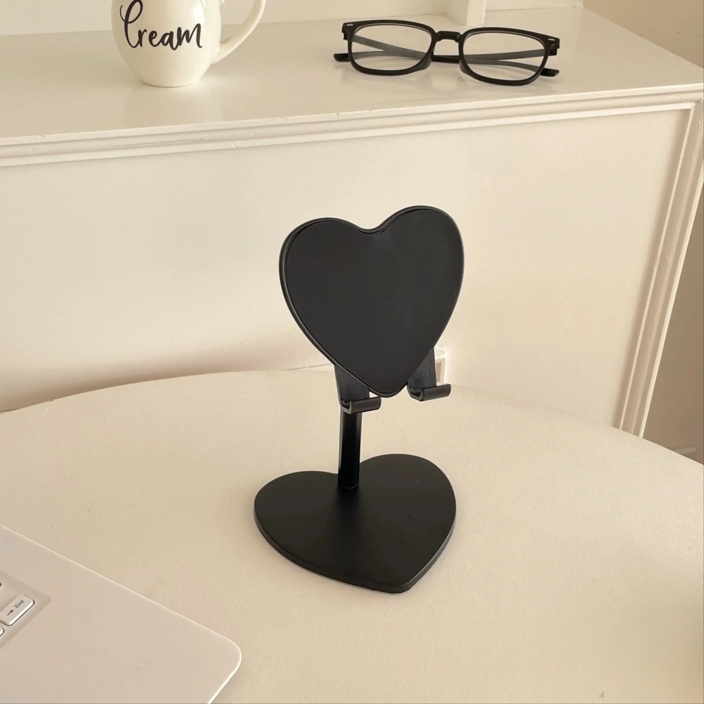 Heart-Shaped Phone Stand Desktop Tablet Holder Adjustable Height Support Stand Portable Phone Holder, Perfect for Watching Movies, Simple and Clean Design, Cell Phone Stand