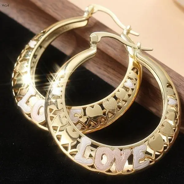 Love Letter Cutout Hoop Earrings for Women, 4cm Two‑Tone Gold Silver Hollow Heart Pattern Large Circle Click‑Top Hoop Earring, Fashion Statement Dainty Hollow Loop Earrings for Daily Party Dating Jewelry Gift