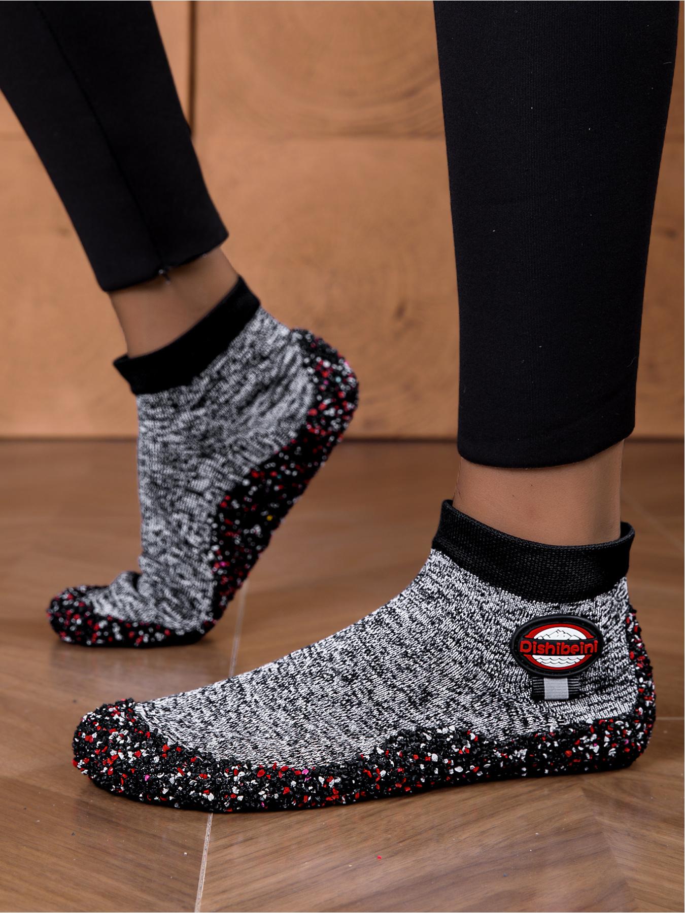 Ladies wear fitness yoga barefoot shoes with a widened toe design and a heel loop for easy on and off, suitable for fitness training, running, hiking, swimming, yoga and other sports scenes