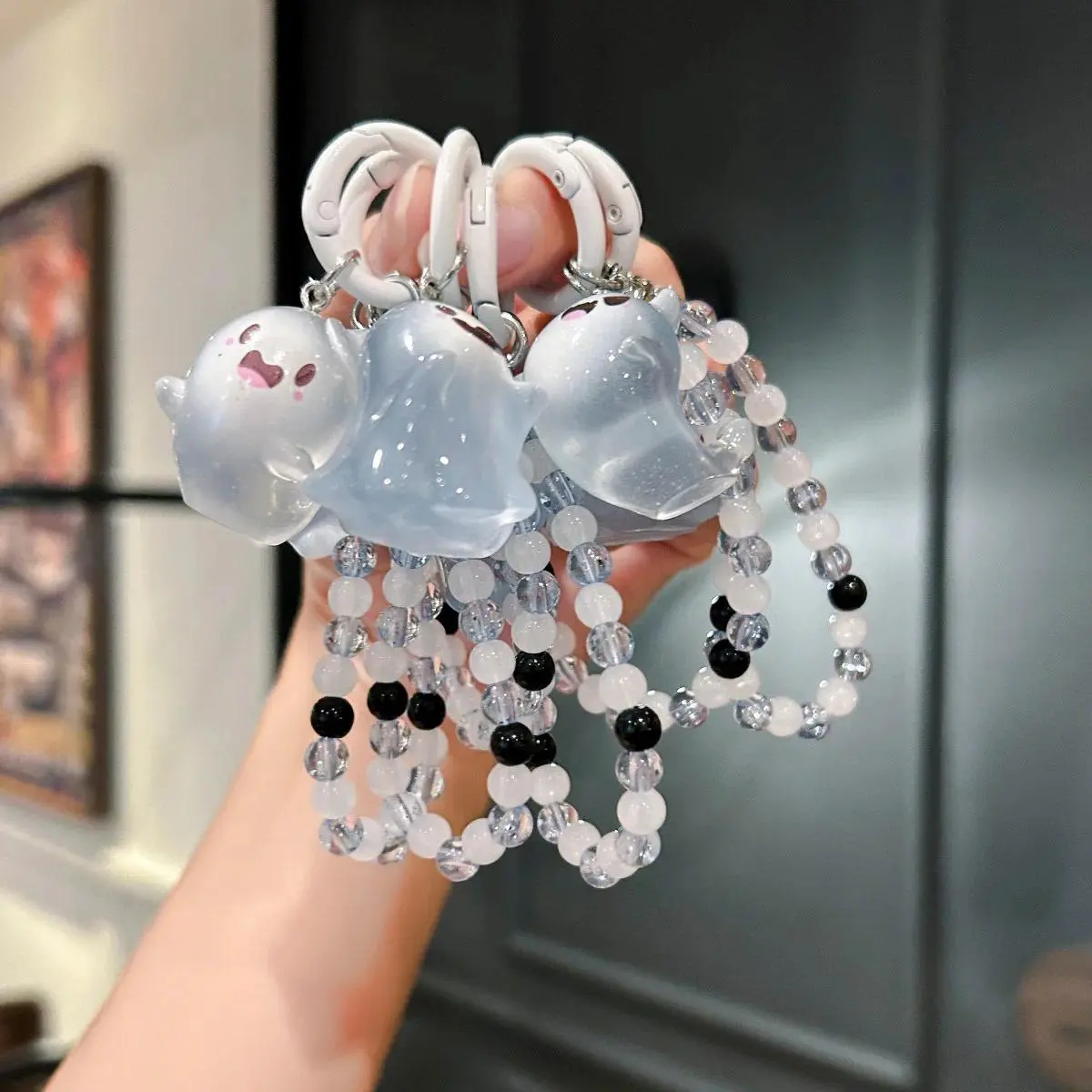 1/6PCS Glow-in-the-Dark Ghost Keychain, Cute Beaded Halloween Charm Strap for Car, Backpack & Phone Case, Spooky Pendant Hanging Ornament, Fun Gift for Kids, Teens & Adults