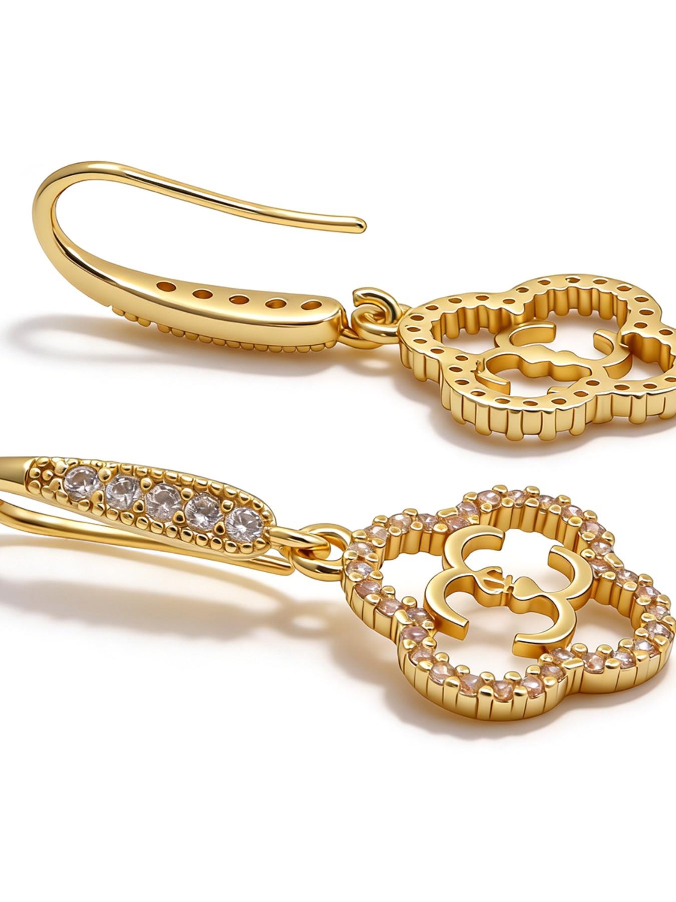 A pair of vintage four-leaf clover earrings, elegant petal design, copper-set synthetic zircon drop earrings, exquisite and luxurious