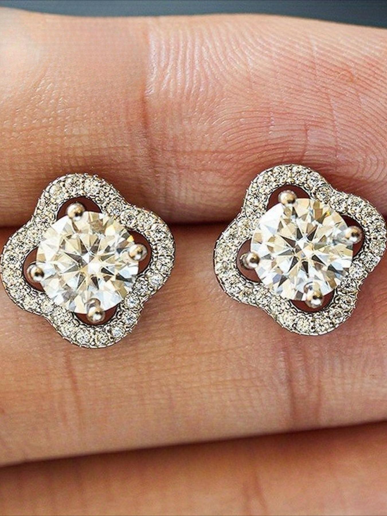 1Pair 0.5/1/2/3Carat Four-leaf Clover Stud Earrings Jewelry, Made of S925 Silver, Suitable for Wearing on Anniversaries, Birthdays or Festivals. Both Men and Women Can Wear It