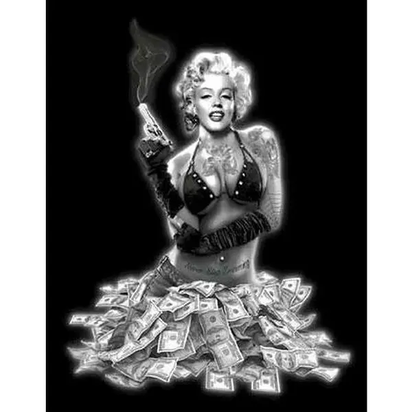 Marilyn Monroe Money Shot Queen Blanket, Comfortable Warm Throw for Camping, Travel, Holiday Present for Cherished Ones, Suitable for All Seasons on Sofa, Bed, Office, Living Room