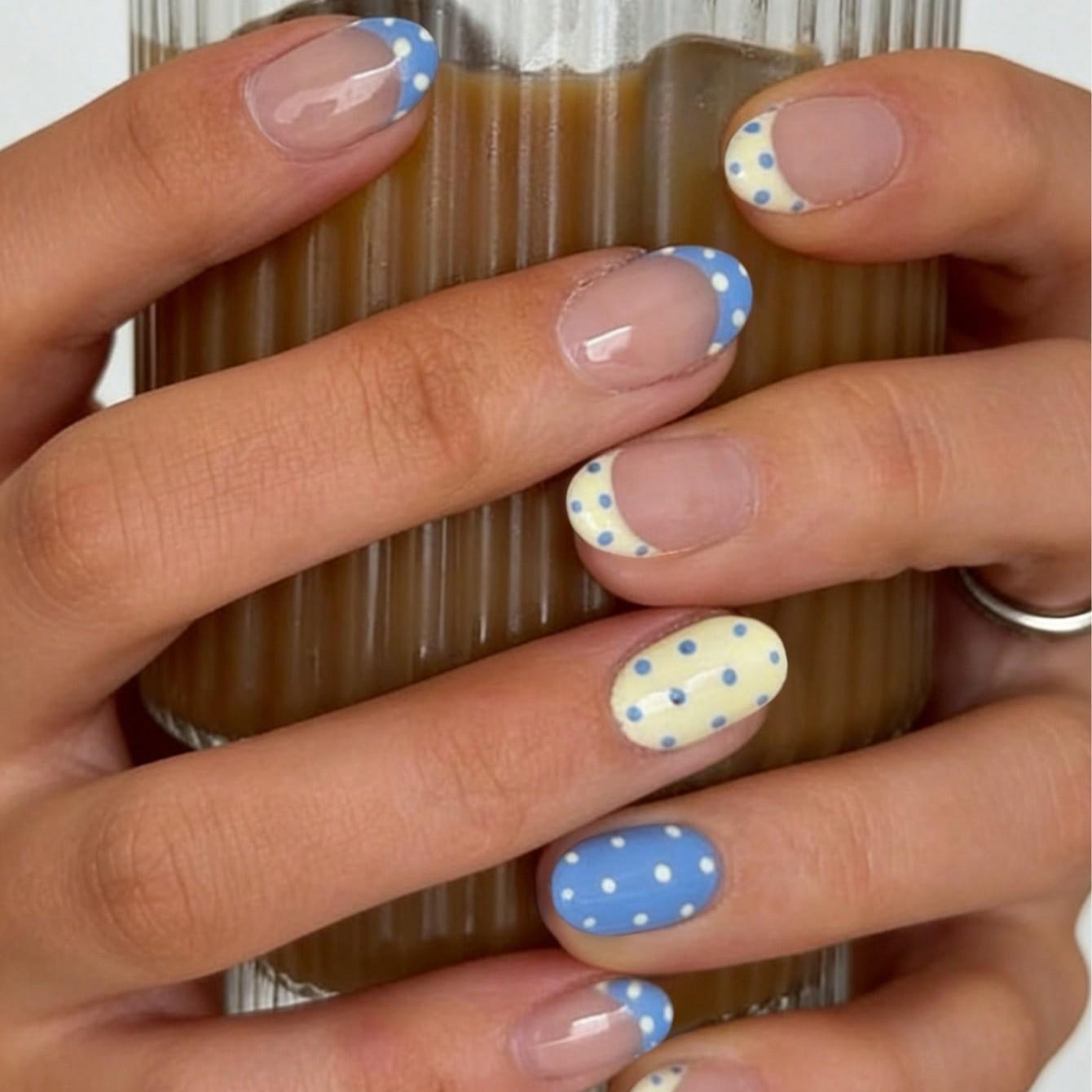 24pcs Short Oval Polka Dot Nail Art Set, Nail Glue Included, Includes Jelly Glue and File, Perfect for Parties, Dance, Daily Use, Sparkling Nail Tips