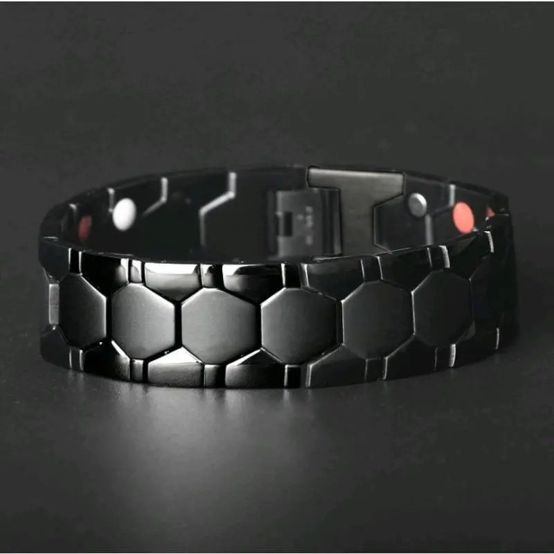 Men's titanium steel magnetic bracelet: Four-in-one design, waterproof, colorfast, durable, making it an ideal gift for Father's Day and Valentine's Day, and also suitable for everyday wear. Adjustable Bracelet