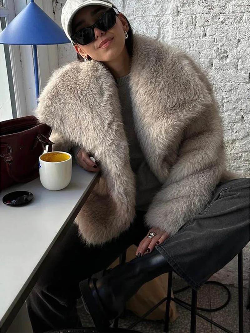 Women's Faux Fur Coat, Winter Street Style Casual Loose Short Large Collar High-End Fluffy Outerwear