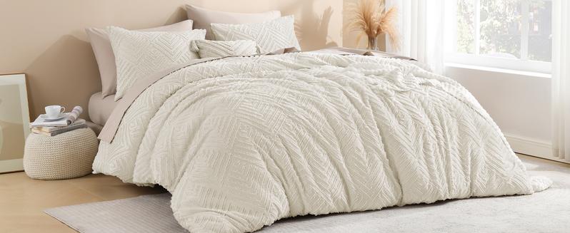 Litanika 3-Piece Comforter Set - Lightweight Fluffy Boho Farmhouse Bedding Queen King Full Sizes Hand-Tufted Geometric Stitching Neutral Two-Tone Design Microfiber Backing Breathable Fill