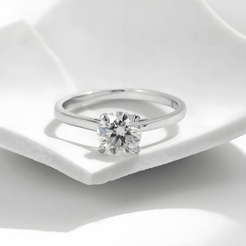Delzzad S925 1-2ct Round VVS Synthetic Moissanite Solitaire Four-Prong Ring Band Engagement Wedding Ring Daily Costume Jewelry Accessories Anniversary Valentine's Day Gifts for Her Women Girls
