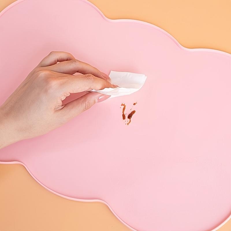 Silicone pet feeding mat, leak-proof and non-slip feeding mat for dogs and cats, oval-shaped bowl mat