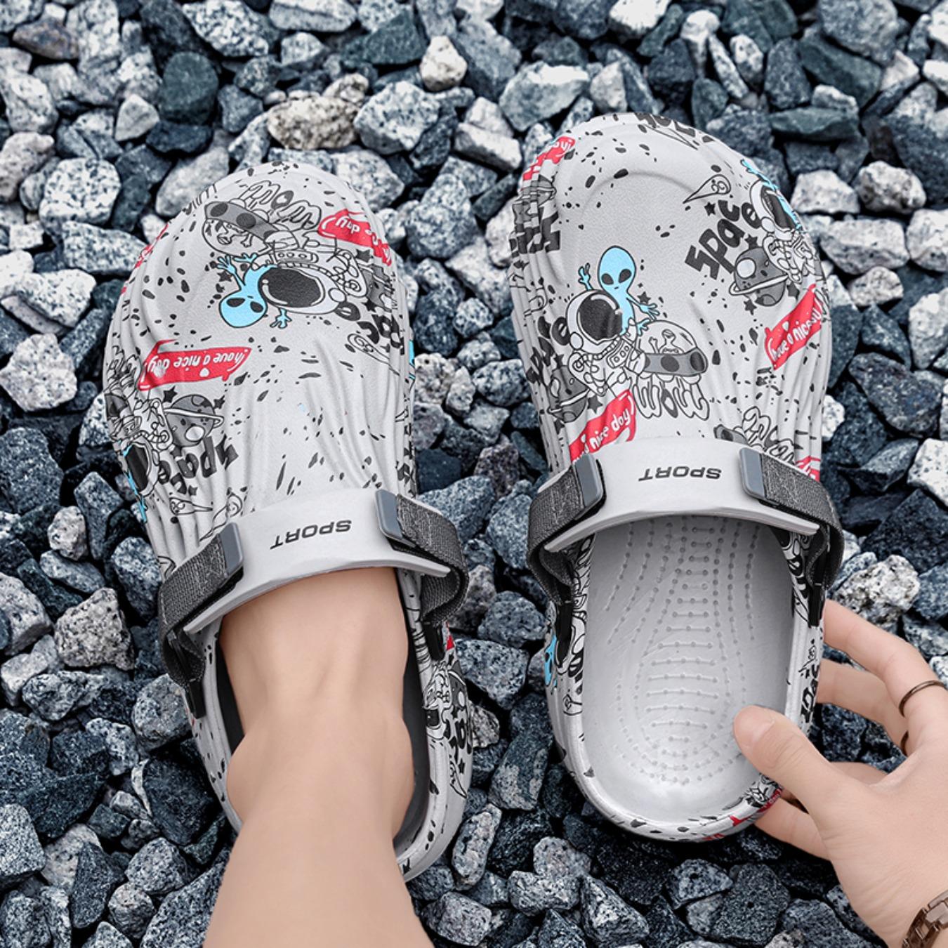 Men's Cave Shoes 2026 New Summer Outdoor Beach Shoes Sports Baotou Slippers Soft Sole Comfortable Wade Sandals