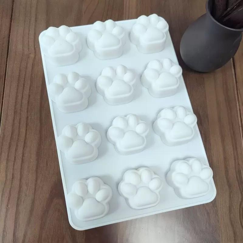 12-Compartment DIY Silicone Cat Paw Mold, Food Grade Baking Mold, Easy Clean, Semi-3D Cute Cat Paw Cake Mold, Soap & Gypsum Mold