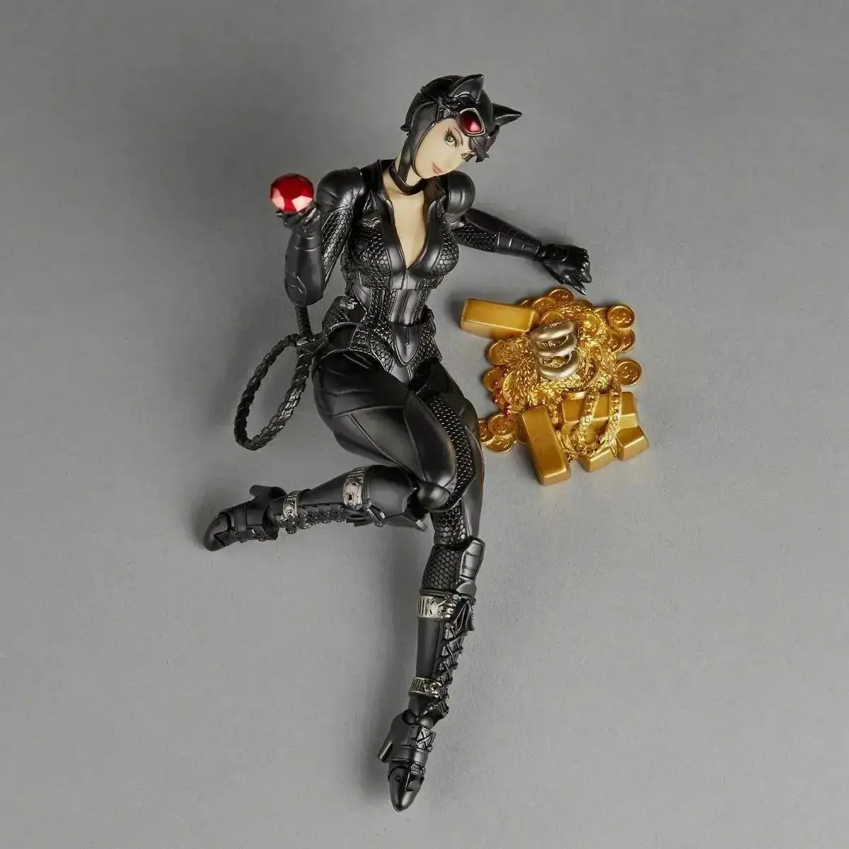 in stock KO Kaiyodo Revoltech Yamaguchi Catwoman KO Figuras Action Figure Collectible Toy Gift