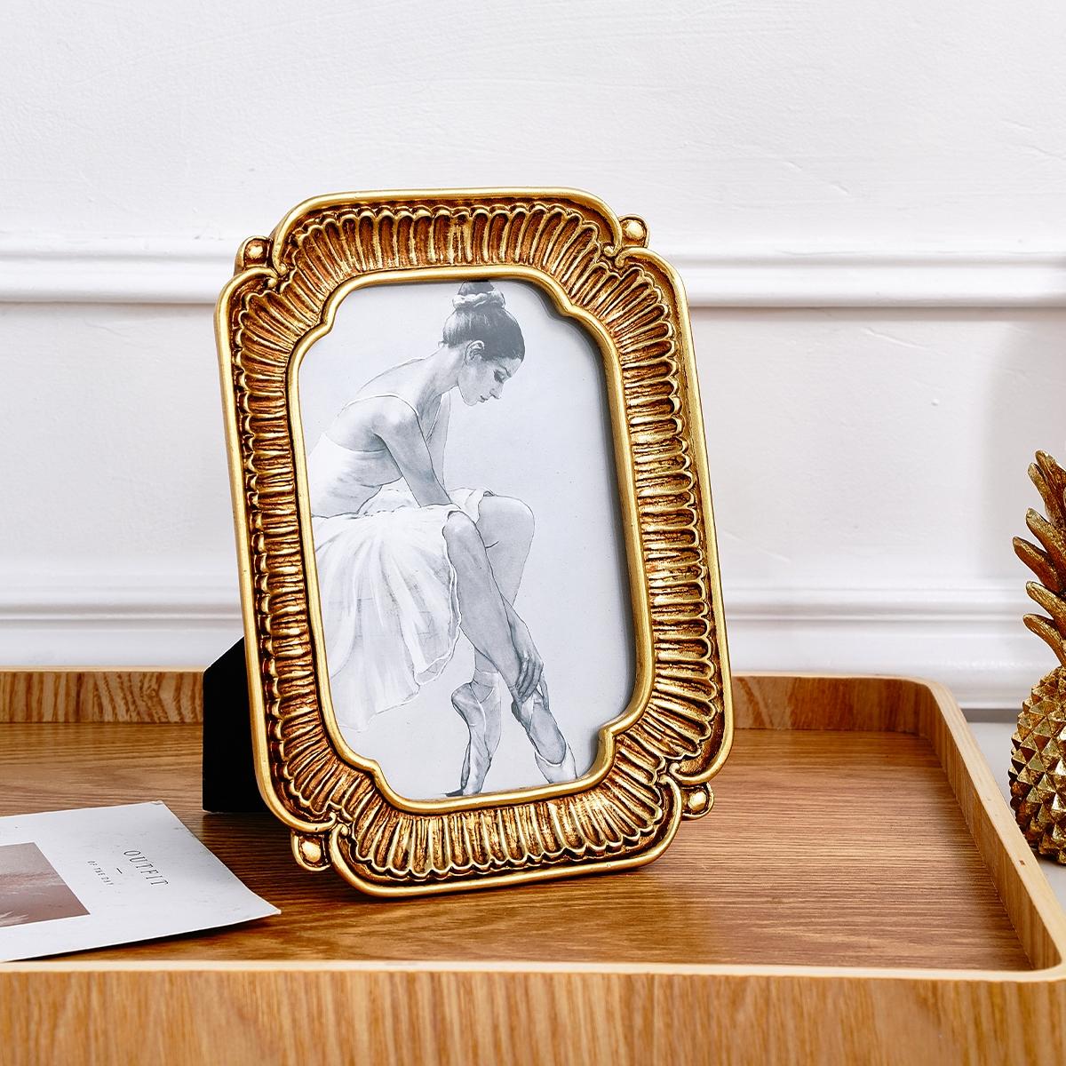 Vintage Photo Frame, 1 Count Shell Pattern Resin Photo Frame with Random Inner Paper, Wall Hanging & Tabletop Dual Use Photo Display Frame for Home Decor, Durable Sturdy Frame, Vintage Square Frame