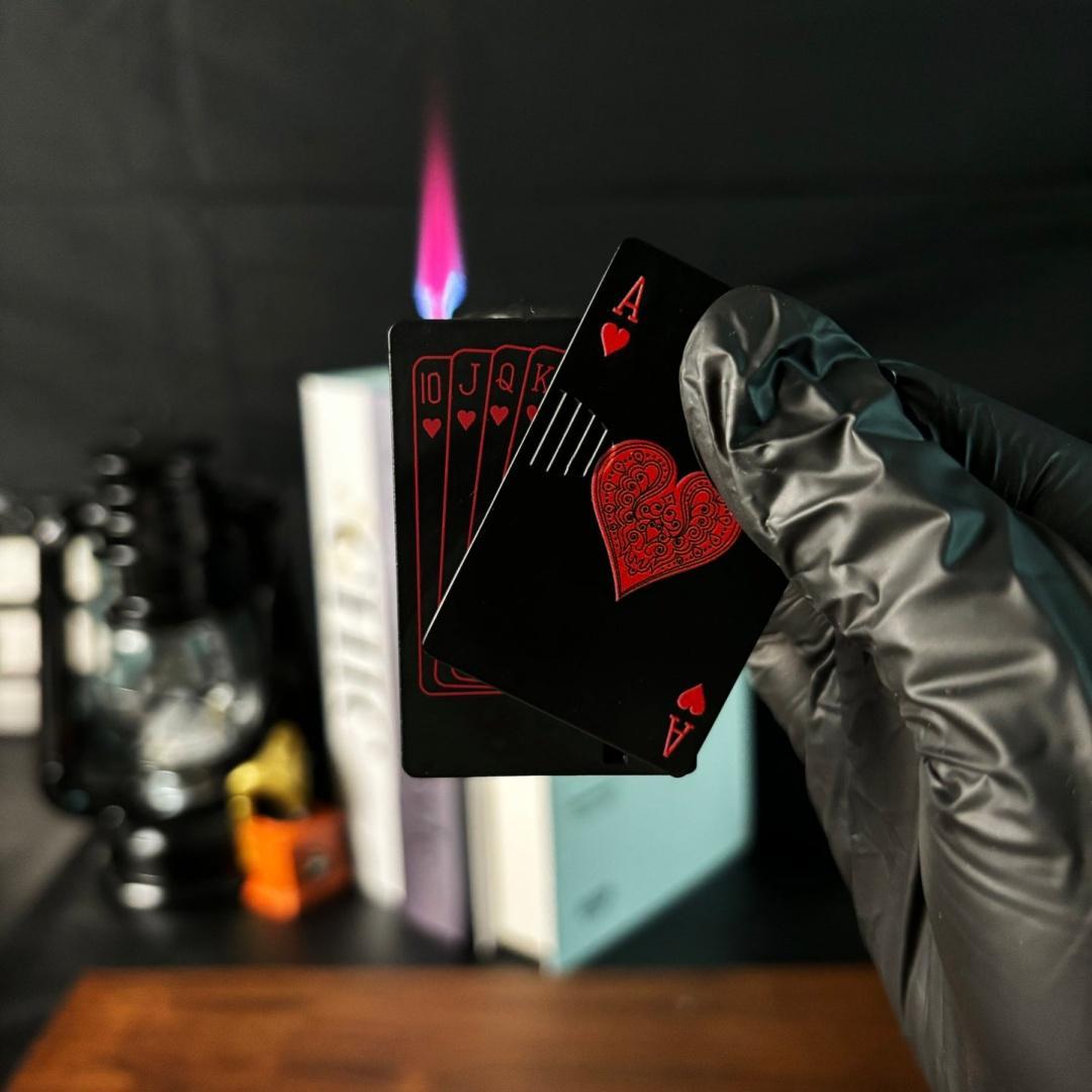 Refillable Butane Lighter Features The Cool Design Of The Ace Of Spades, With A Windproof Flicker. Suitable For Outdoor, Indoor, Barbecue, And Candle-Related Occasions, It's Suitable For Both Men And Women