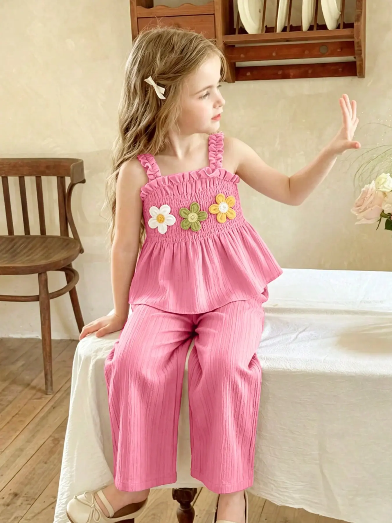 Two-Piece Girls' Casual Floral Set Outfit, Soft Woven Fabric, Strapless Top and Pants, Ideal for Outdoor Wear, Spring Summer