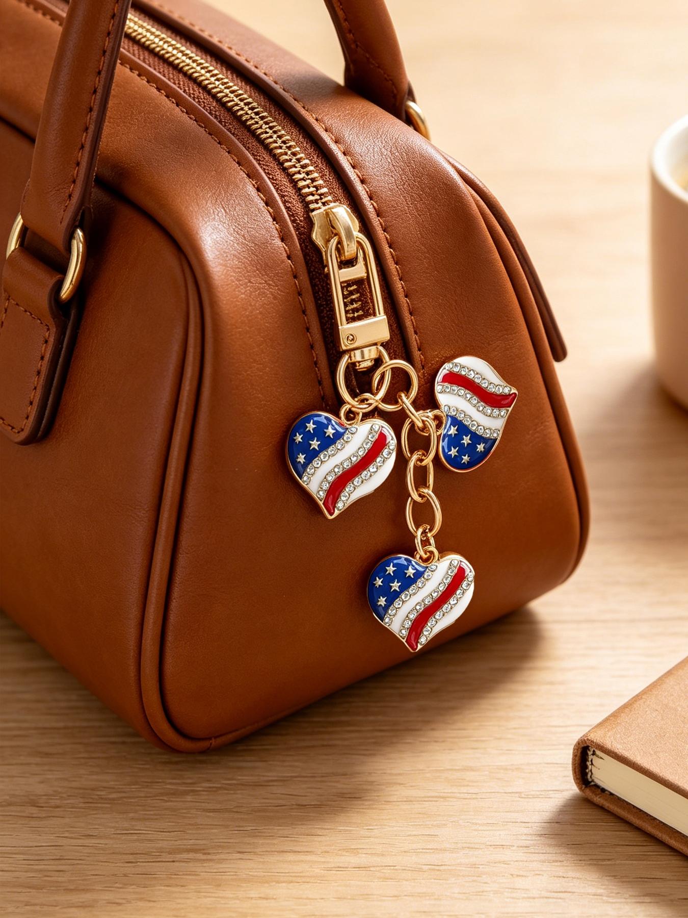 Patriotic heart-shaped keychains decorated with stars, hearts and other patterns. Heart Design Keychain Ideal as party favors, holiday gifts and decorative jewelry for Independence Day parties.