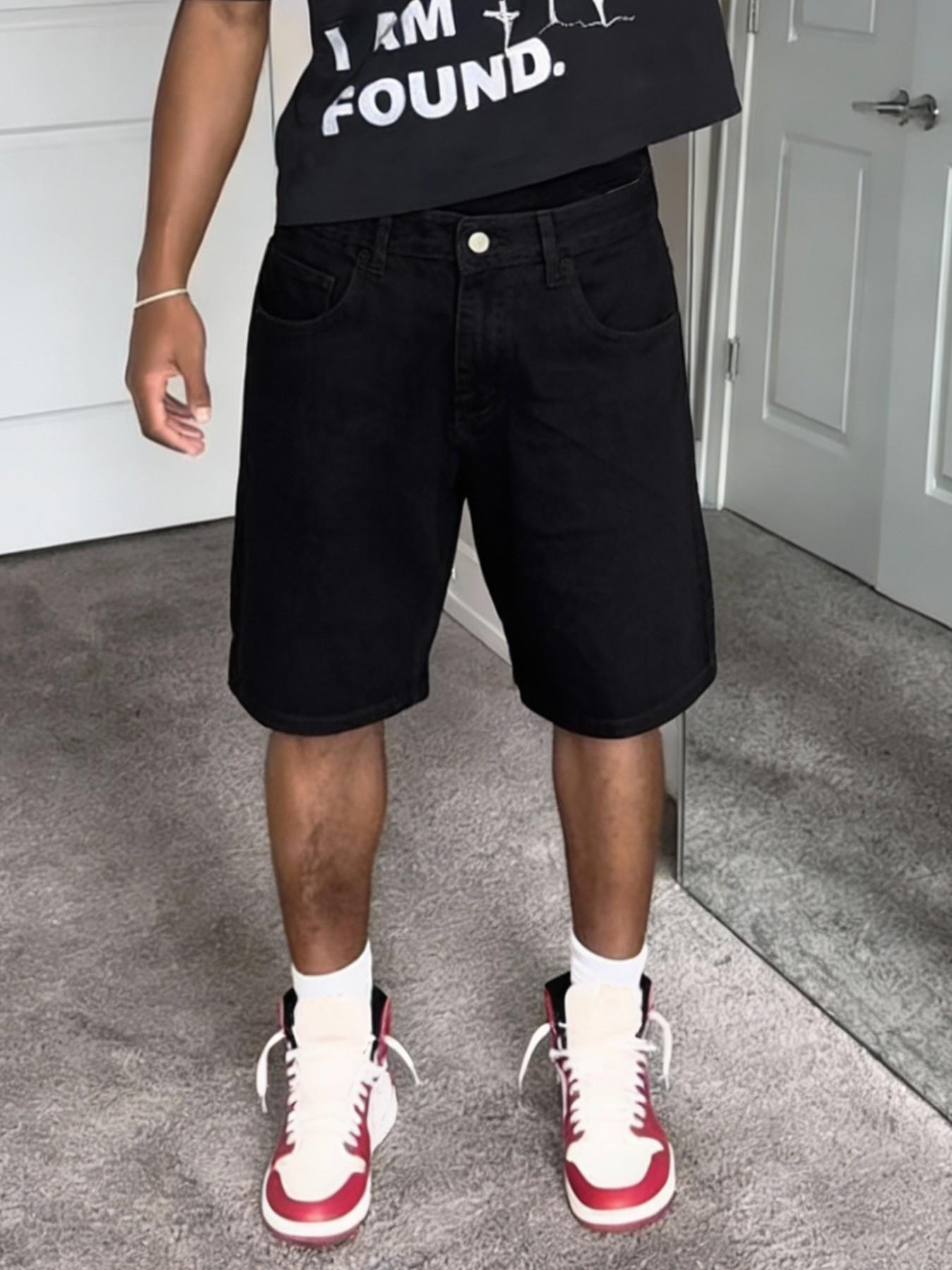 Black men's denim shorts, loose straight-leg cut for free movement, summer cool casual shorts, a versatile item for daily outings.