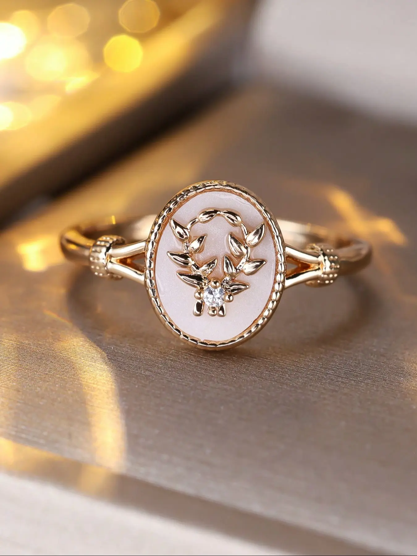 Elegant Court Style Shell Ring, Fashion Ring, Unique Design Jewelry Piece, Perfect Gift Idea, High-Quality Craftsmanship, Ideal for Special Occasions