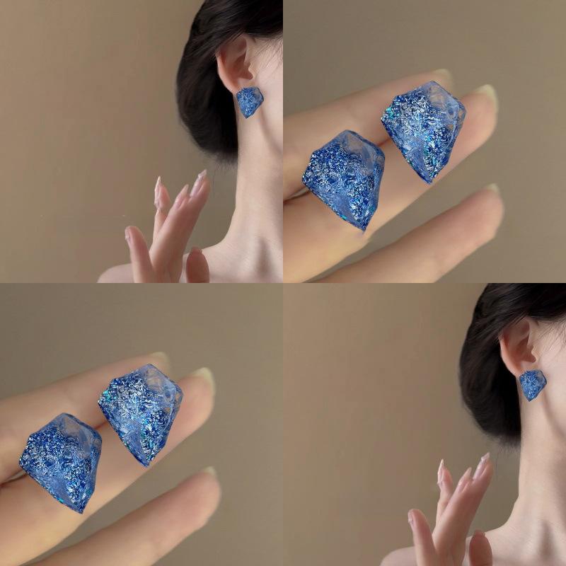 Silver needle irregular resin geometric stud earrings, exaggerated and delicate European and American style, niche, high-class, fashionable and personalized ear jewelry, a gift for women