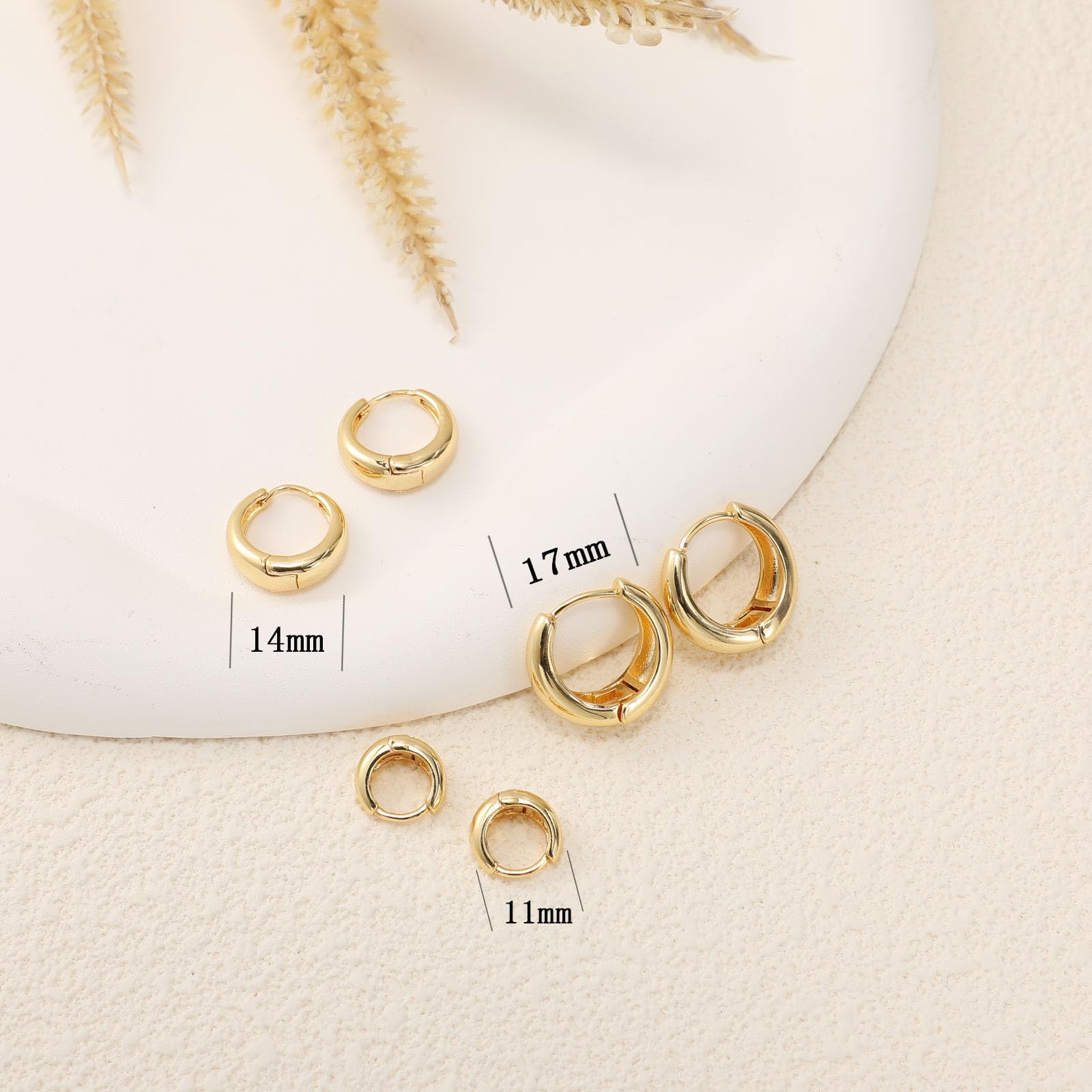 Chunky Gold Hoop Earrings for Women - 18K  Gold Plated Lightweight Hollow Hypoallergenic Earrings for Women