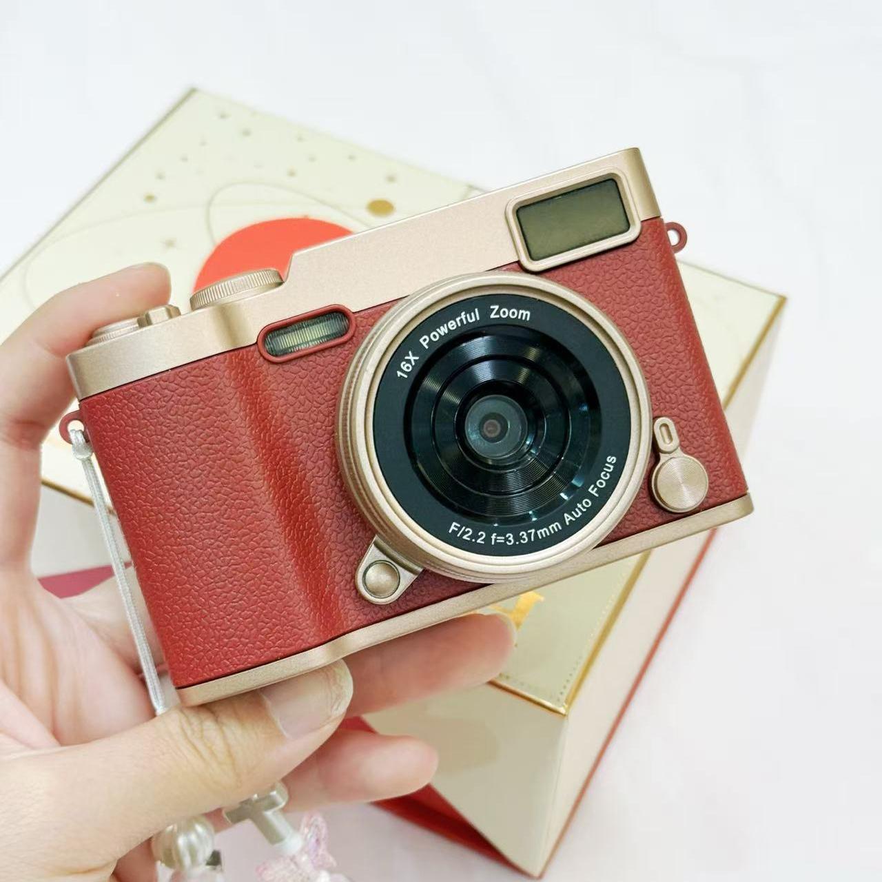 Flip-Screen CCD Camera, Entry-Level Student Pocket Camera with Memory Card, Portable Selfie Digital Camera for Teenagers and Back-to-School Season