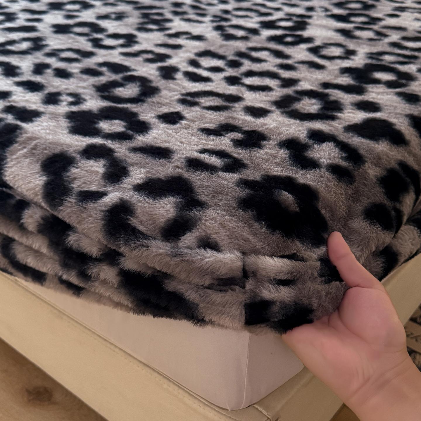Luxury Faux Rabbit Fur Leopard, Tiger & Butterfly Print Fitted Sheet 3-Piece Set – Soft, Warm Solid Color Bedding, Premium Set (Includes 1 Fitted Sheet + 1/2 Pillowcases), All-Season Use, Perfect for Bedroom, Dorm, Sofa Décor & Christmas Gift
