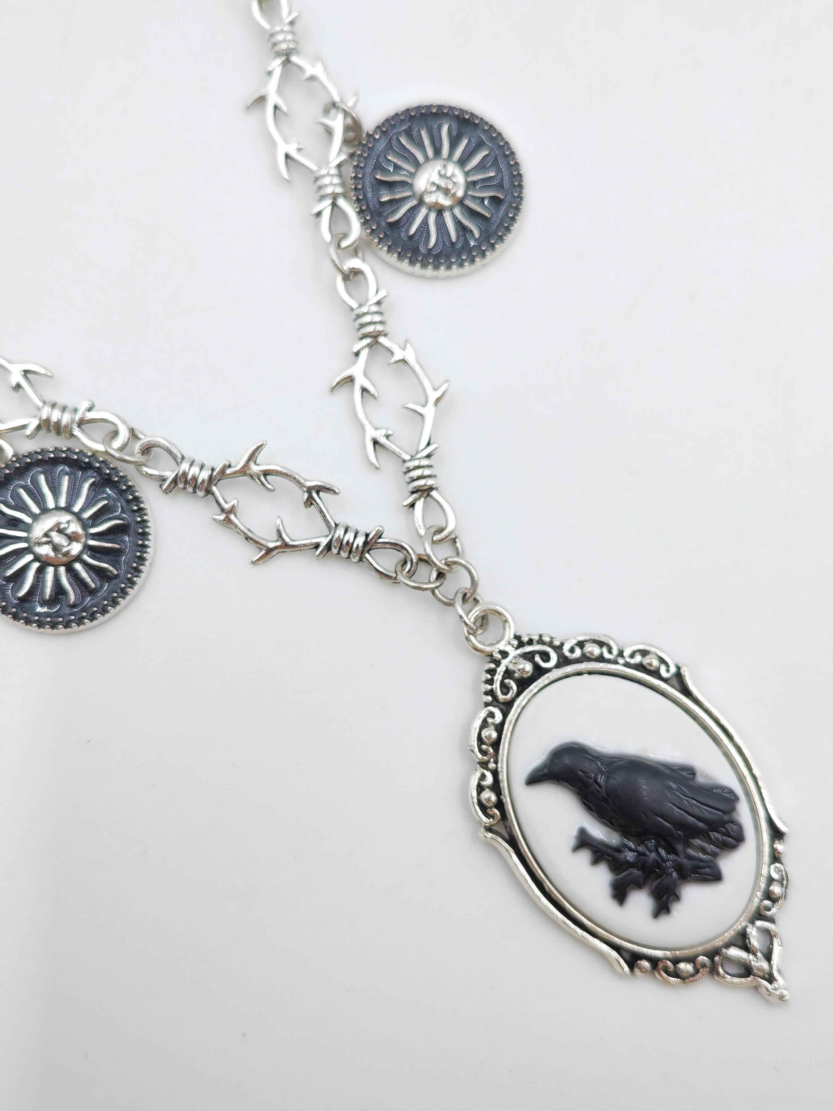 Vintage Relief Necklace, Unique Ethnic Style Flower Crow Gothic Pendant, Casual Zinc Alloy Chain, All Seasons Jewelry