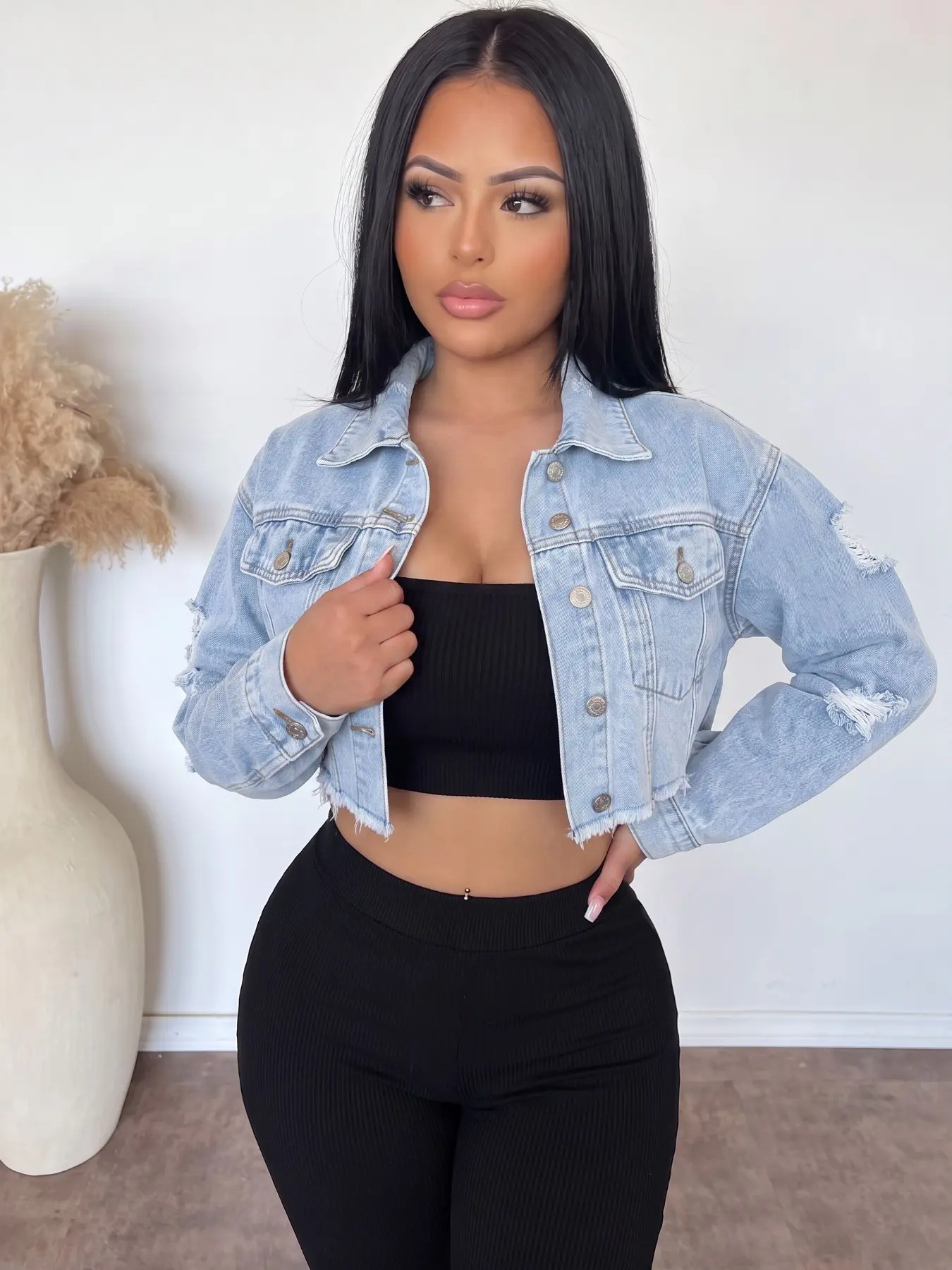 New Fashion Versatile Short Denim Jacket, Fit, Trendy Ripped Design, Perfect for Casual Wear, Stylish Outerwear for Men and Women