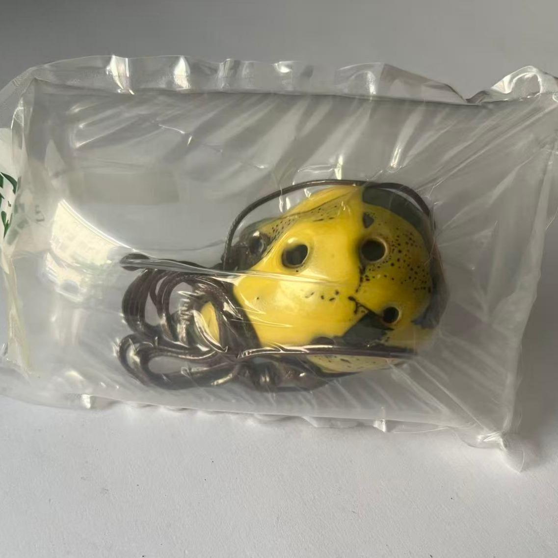A Six-Hole Ceramic Ocarina - Vintage Style Six-Hole Mini Ocarina, Portable Mini Musical Wind Instrument with Adjustable Lanyard, Available in Purple/Red/Green/Blue/Yellow, Ideal for Music Lovers and Beginners, Musical Instruments