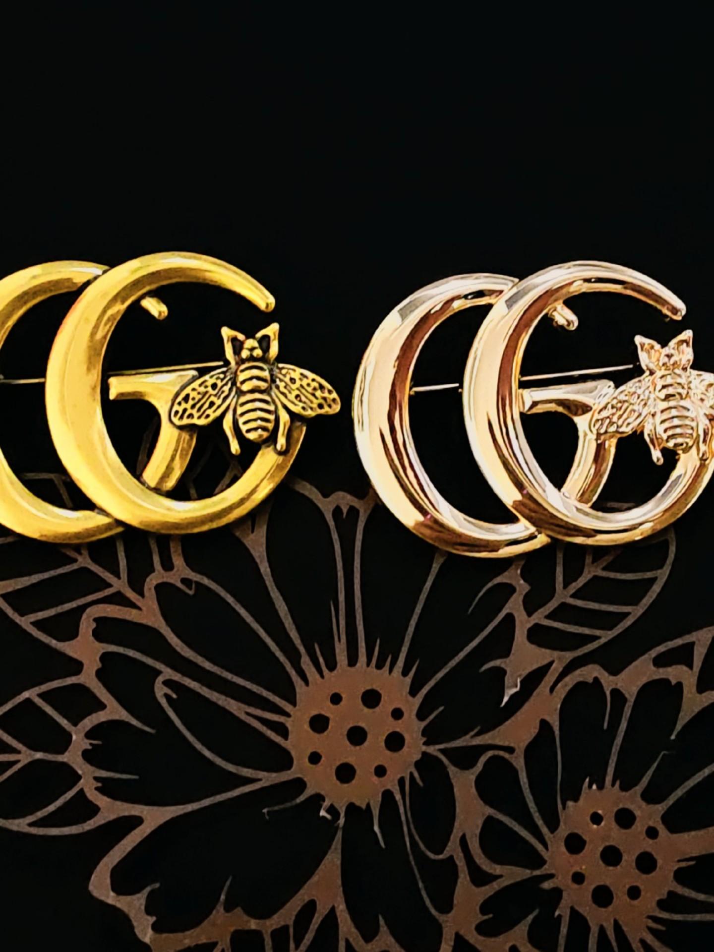 Women's CC Brooch, Elegant Accessory for Fashionable, Perfect Gift for Her, All Seasons Wear, Letter Pattern, Not Plated