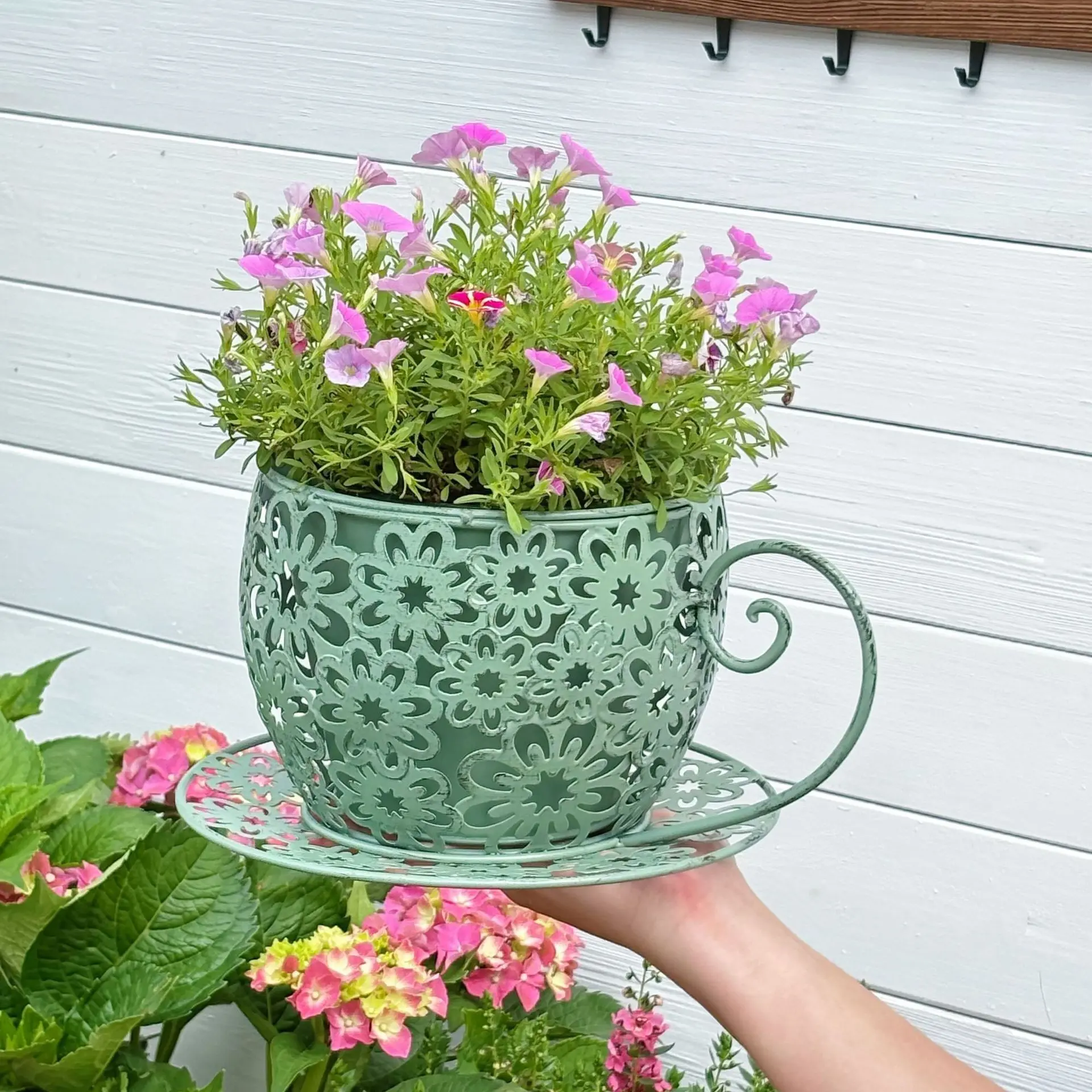 12-Inch Vintage Metal Coffee Cup Planter, Outdoor Plant Pot, Hollow Out Decor, Rustic Iron Flower Pot, Summer Garden, Balcony, Home Decoration