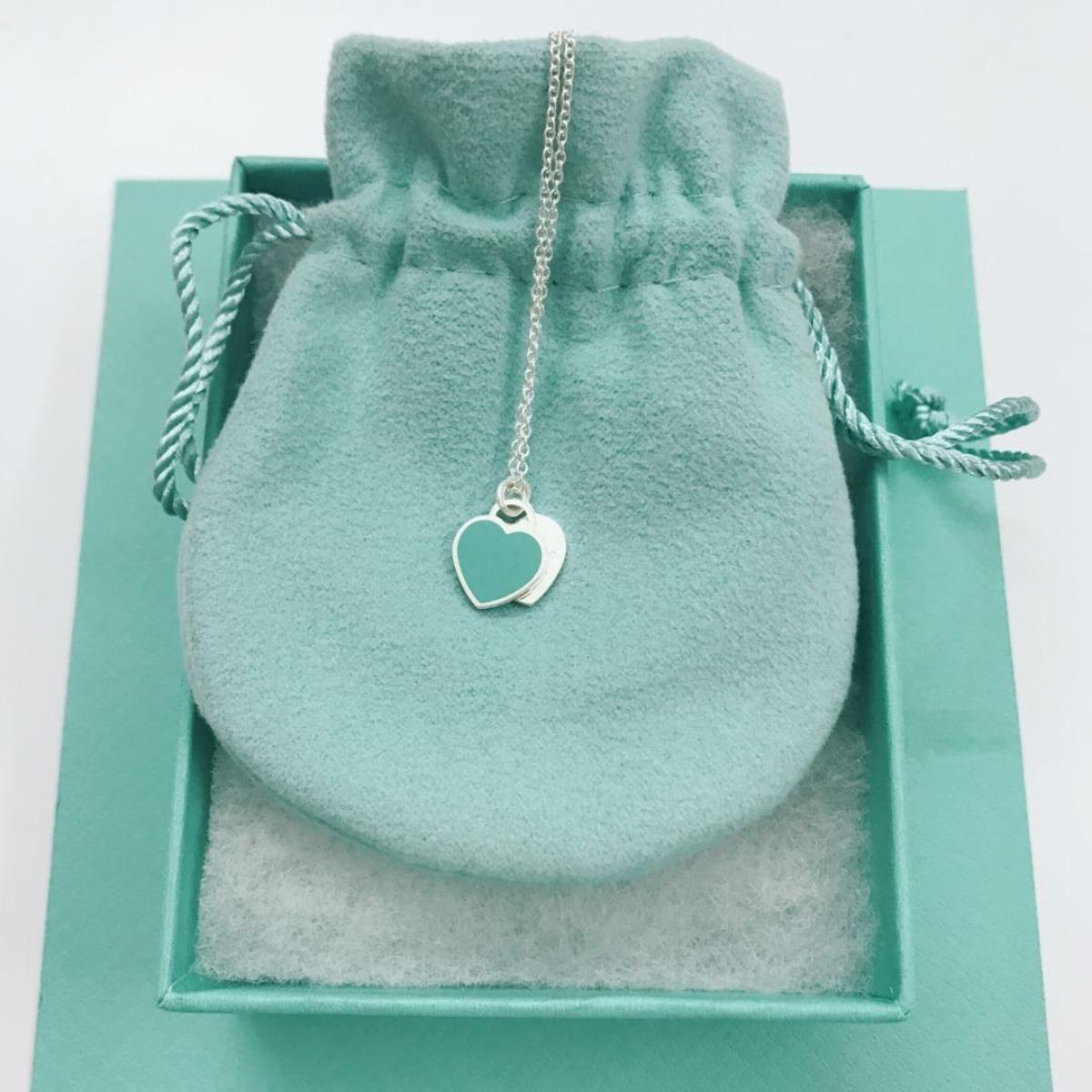 Unisex Anti-Tarnish Dual Hearts Charm Necklace Pendant - Long, Layerable, Sleek Highly Reflective Surface, Versatile Style, Ideal for Daily Outfits, Perfect Gift for Loved Ones, Trending Fashion Accessory