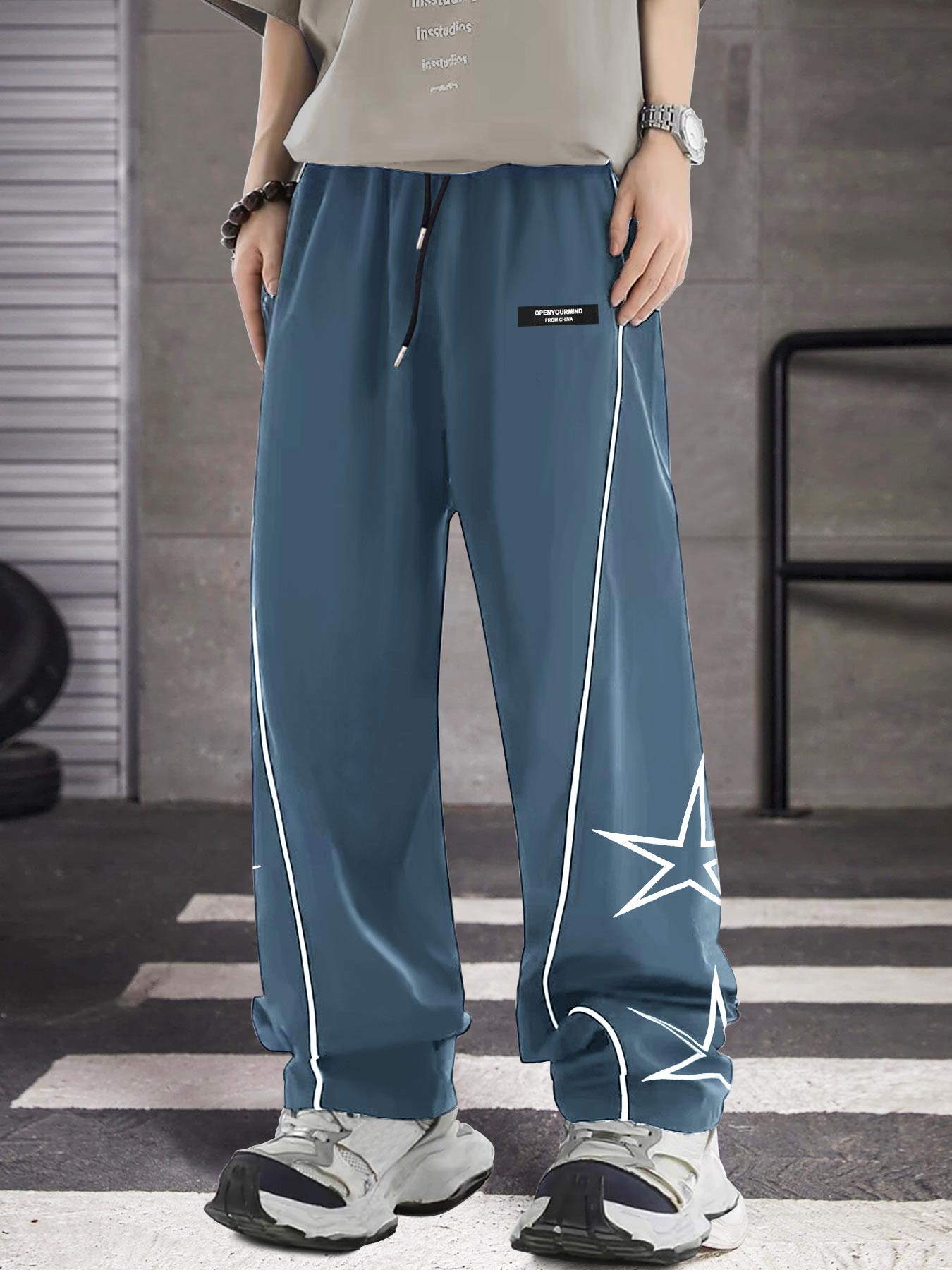 Men's Letter Patched Star Print Drawstring Waist Pants, Casual Fashion Loose, Casual Pocket Design Comfy Pocket Straight Leg Trousers for Daily Wear, Fashion Men's Bottoms for All Seasons