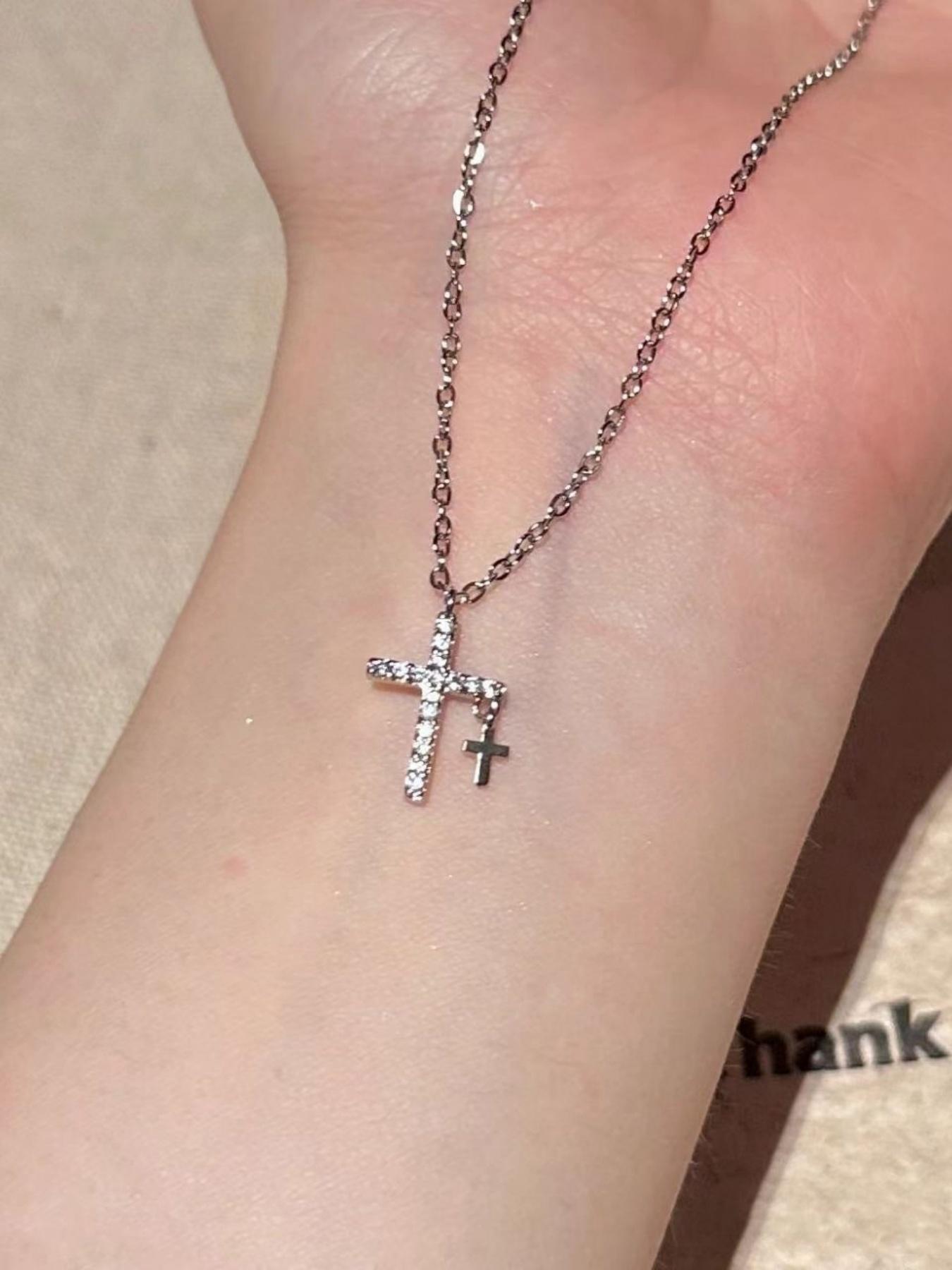 Double Cross Diamond Necklace Silver-gilded Necklace, Cross Chain Design, Cross Necklace Chain, Cross Pendant Suitable for Both Men and Women Fashionable Accessory Suitable for Daily Wear